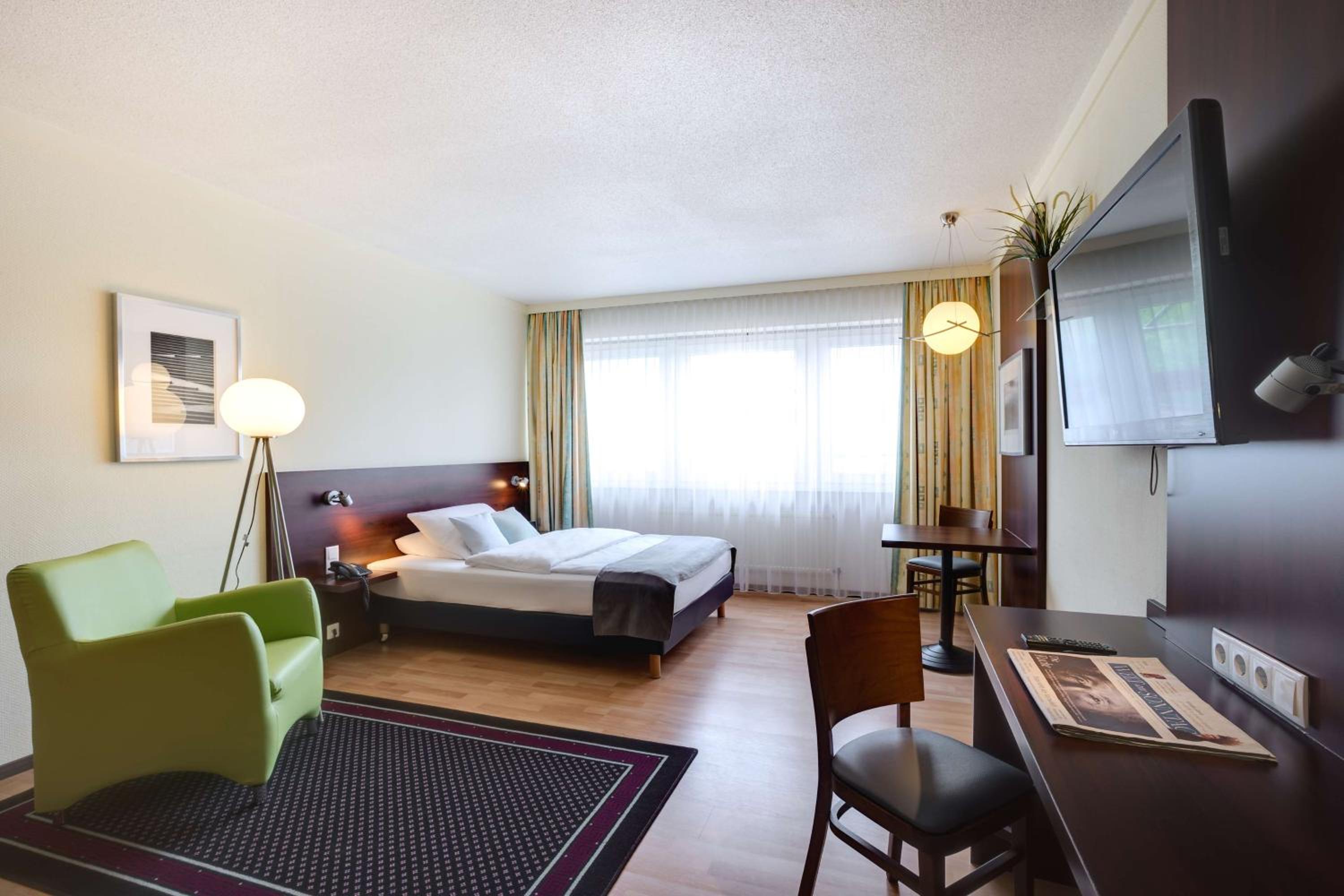 Queen Studio with Kitchenette and Shower