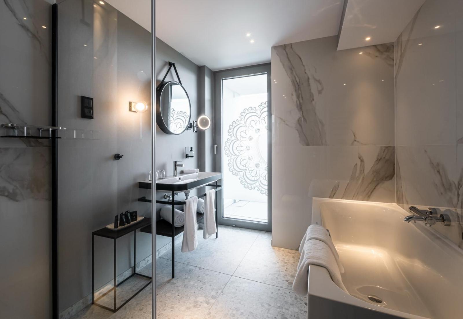 Deluxe Connecting room
