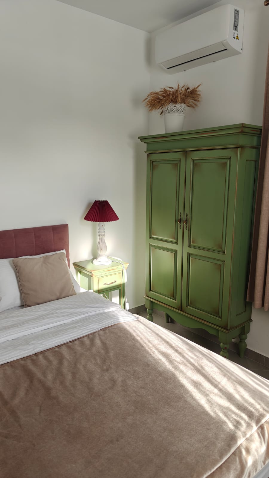 Улучшенный номер с кроватью размера «queen-size»