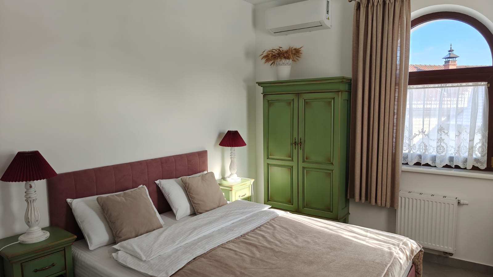 Улучшенный номер с кроватью размера «queen-size»