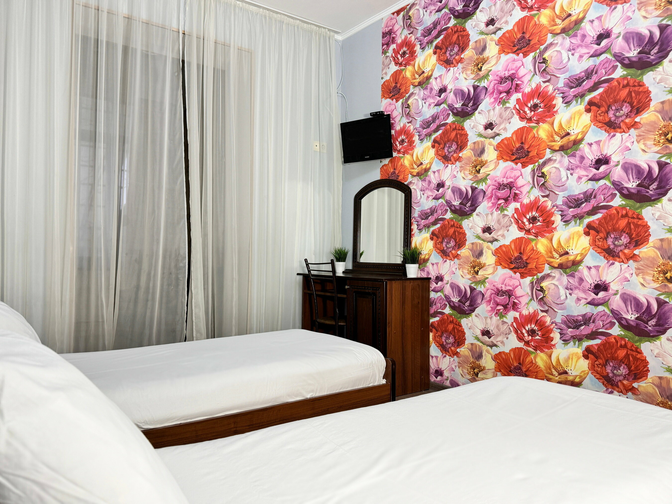 Трехместный номер с видом на бассейн