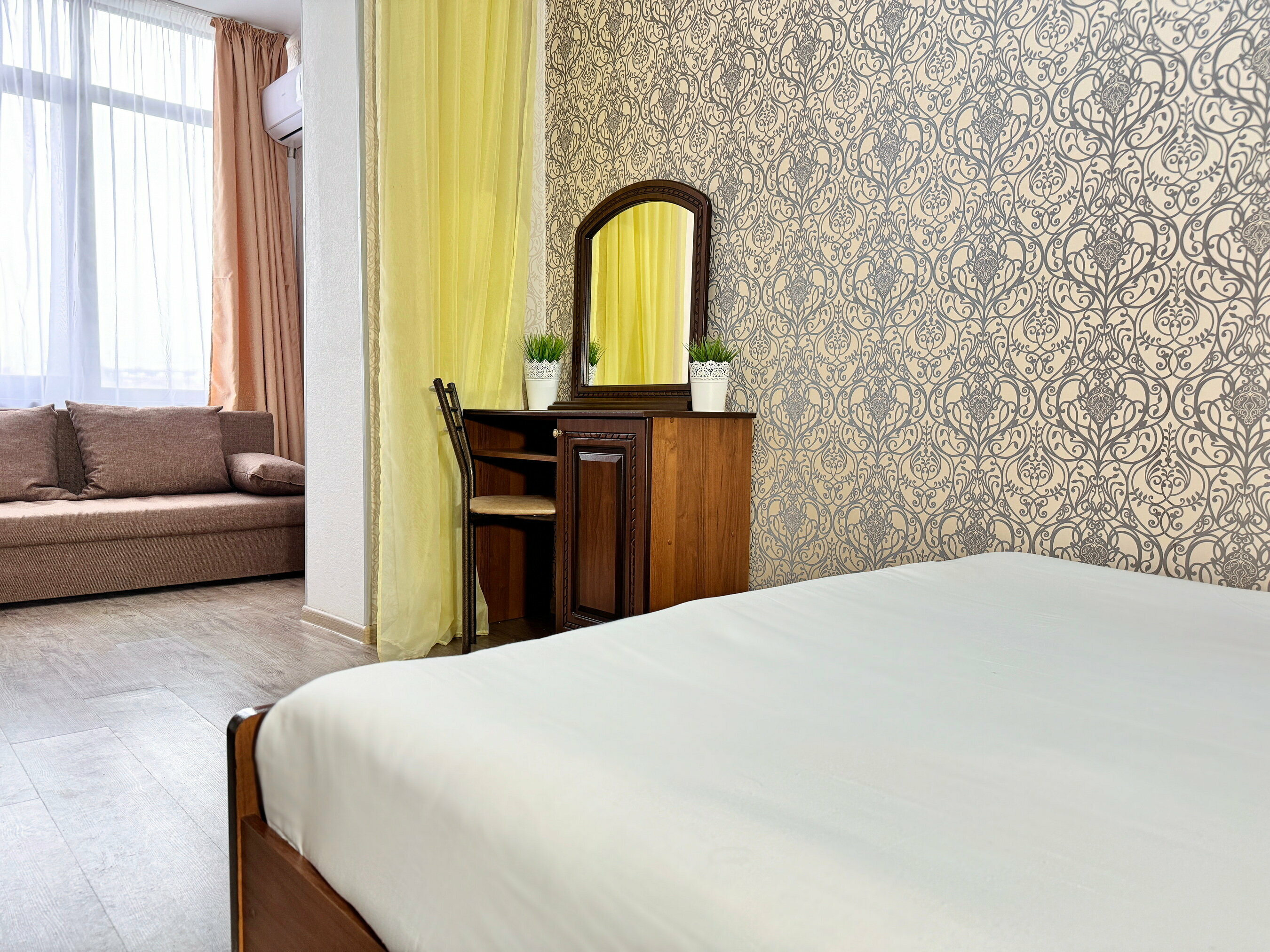 Семейный номер с видом на сад