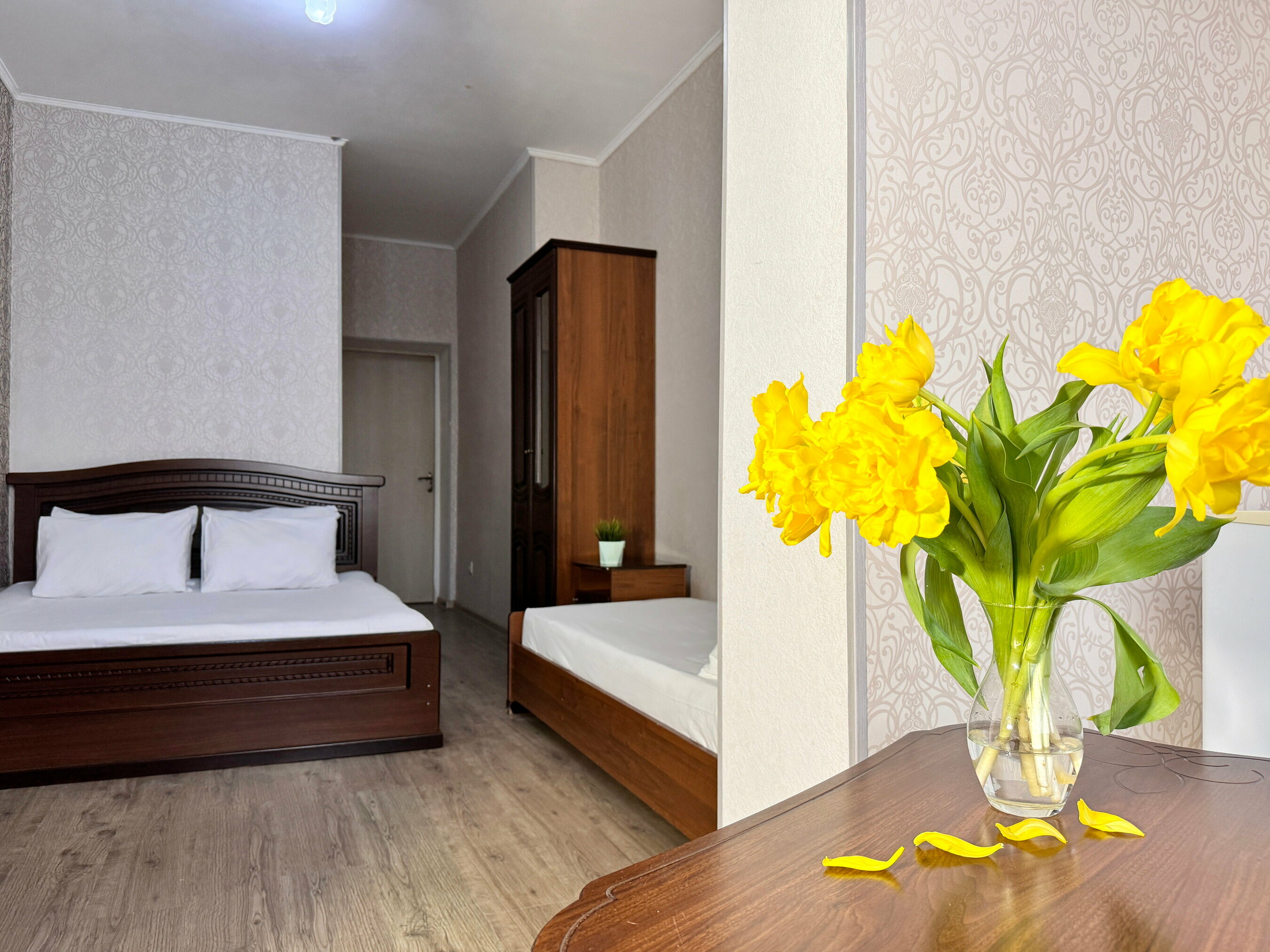 Семейный номер с видом на сад