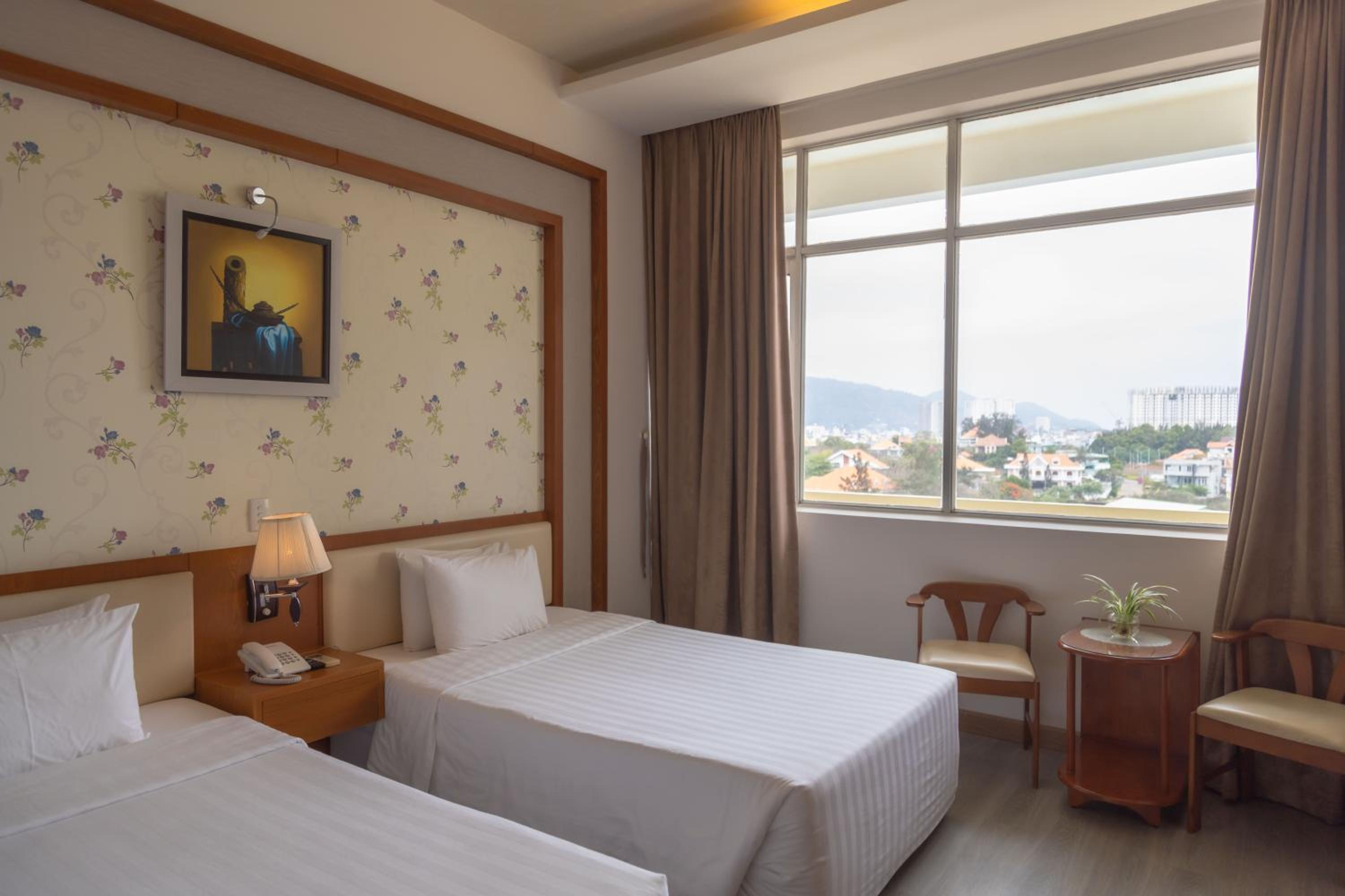 Superior Twin Room with City View