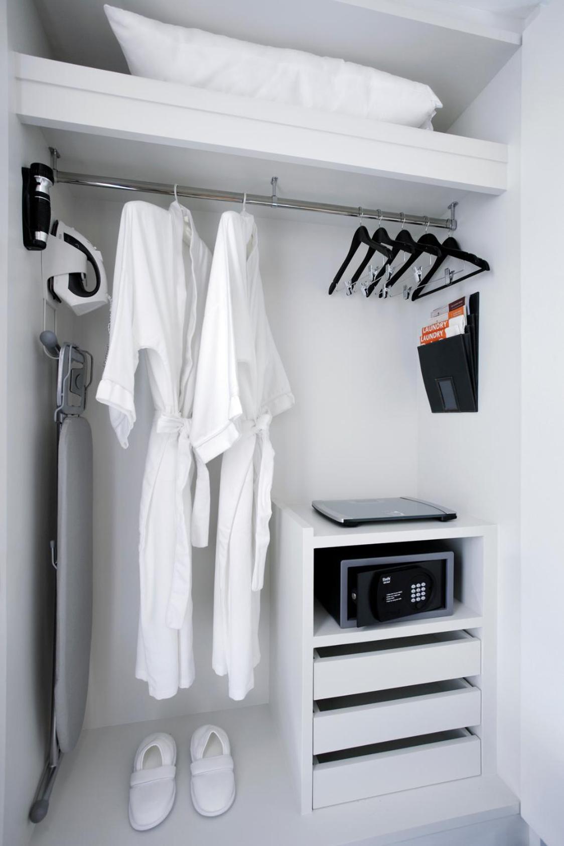 Deluxe King Room with Garden View