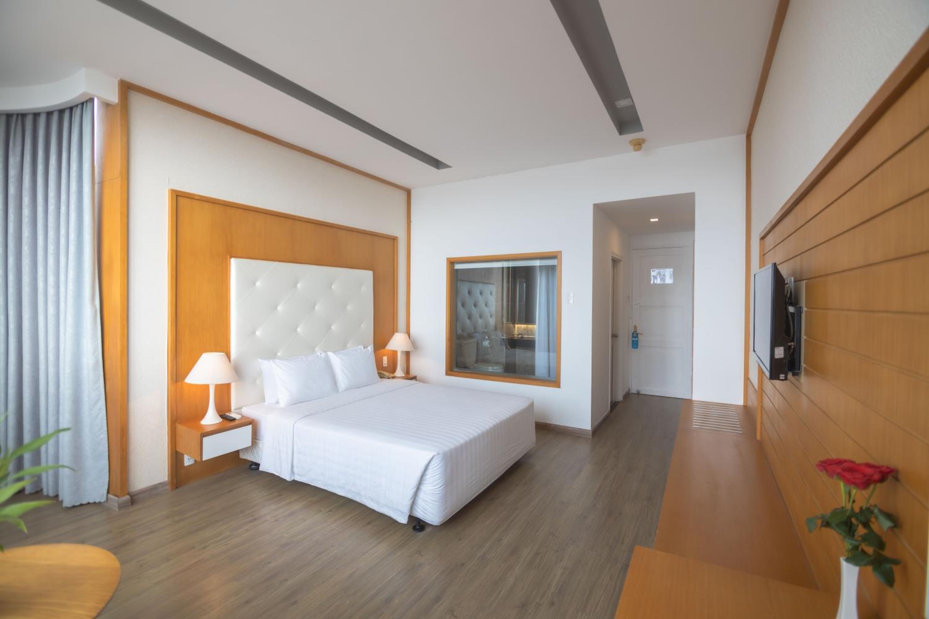 Deluxe Double or Twin Room with City View
