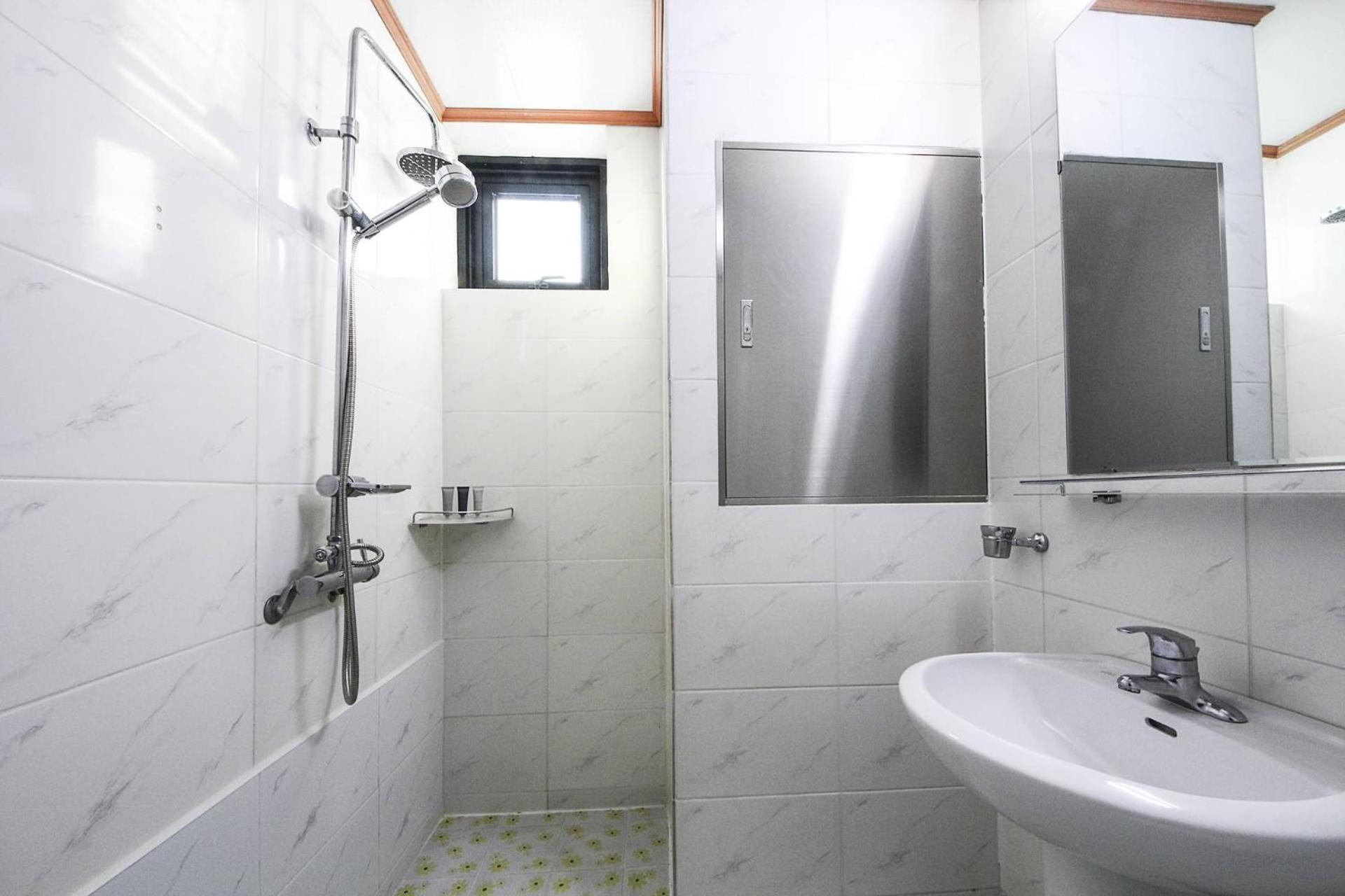 Premium Gaming Couple PC room