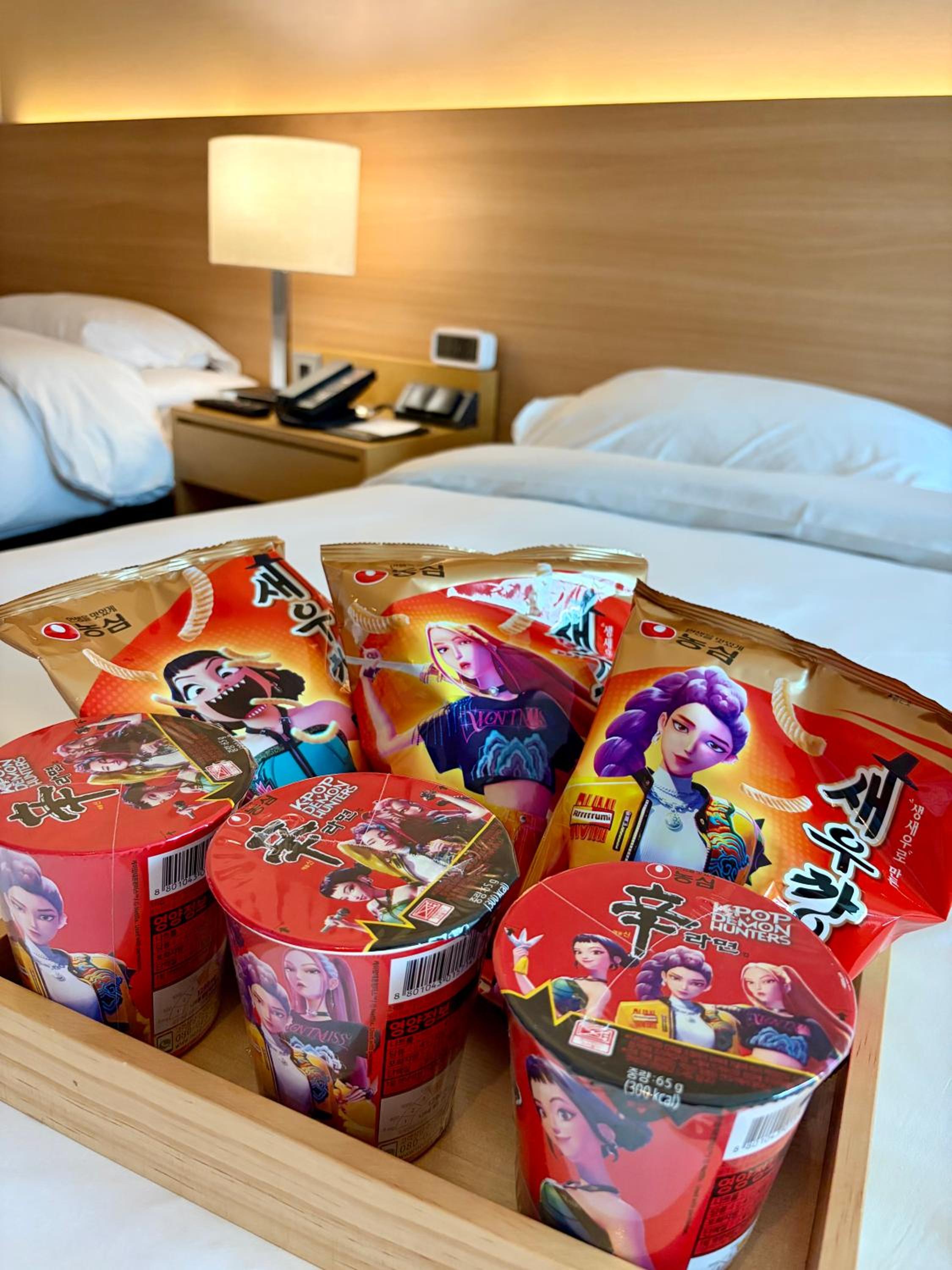 Royal Twin -  K-POP Snack PKG (Package includes K-pop snack or cup noodle one time)