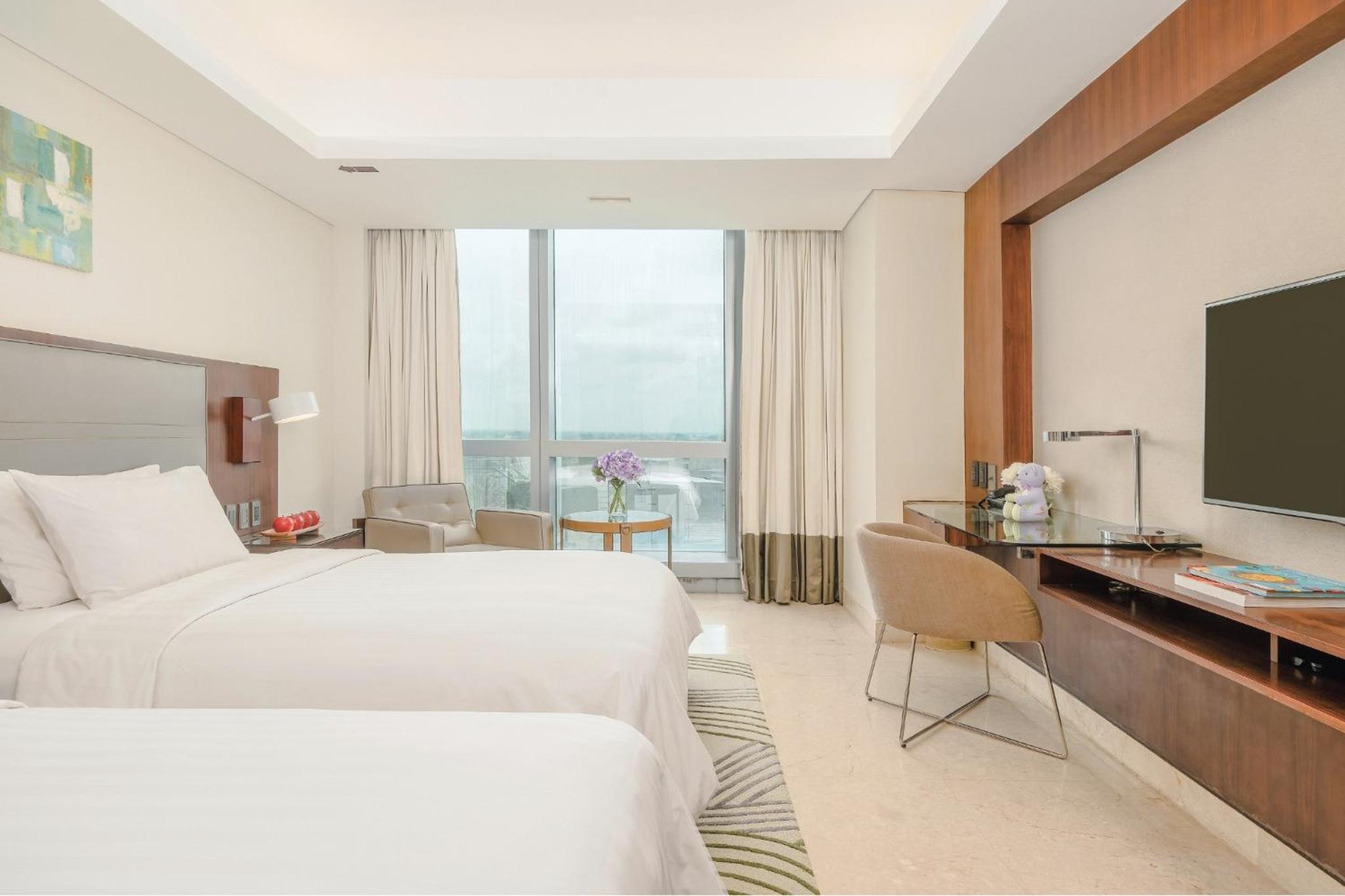 Deluxe Twin Pool View