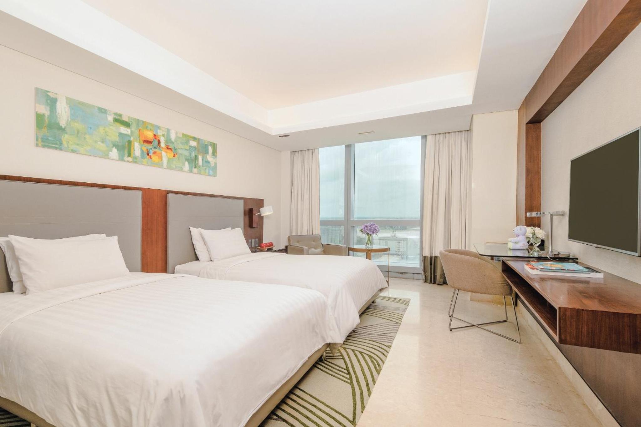 Deluxe Twin Pool View