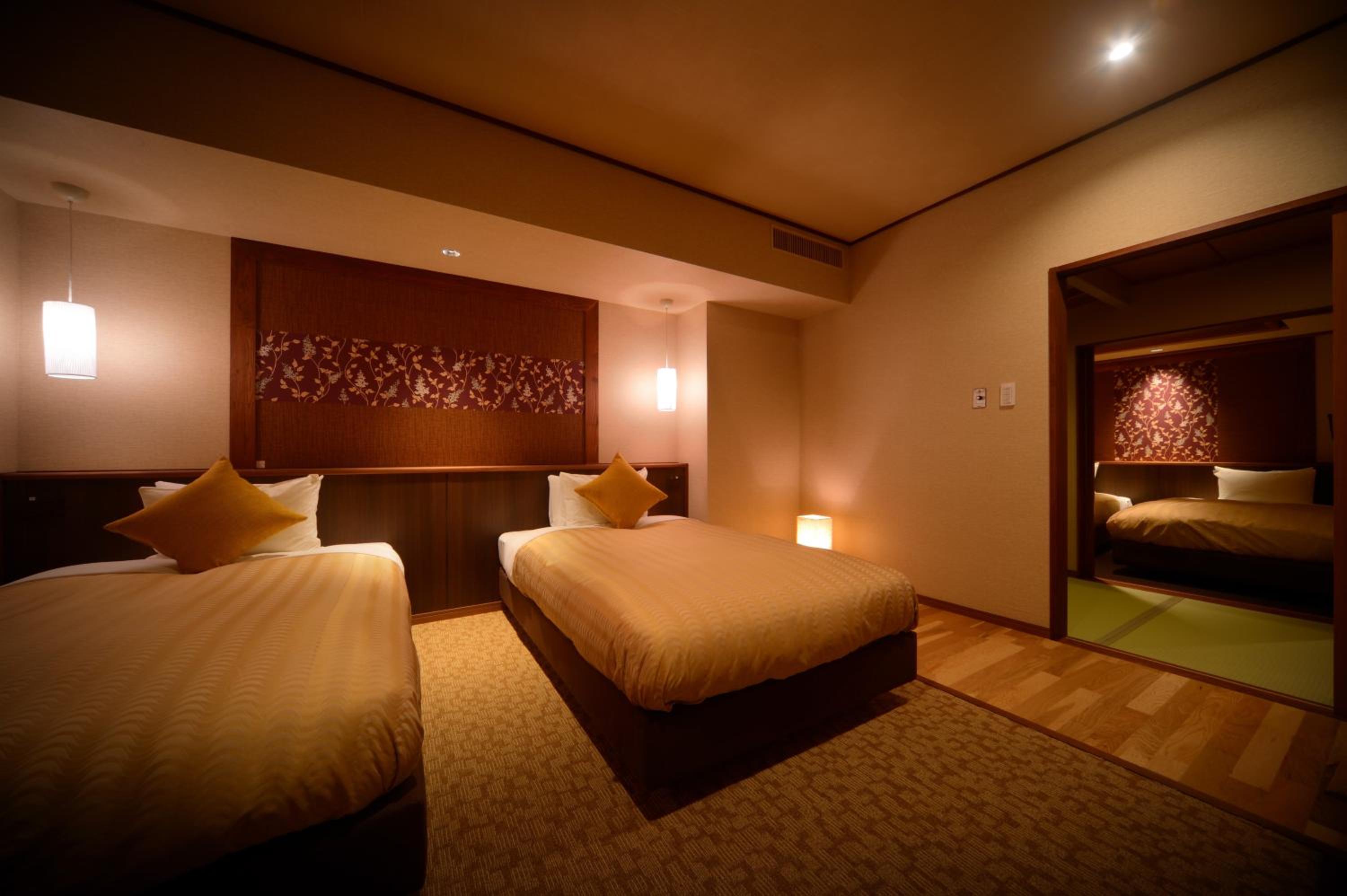 Large Japanese-Style Twin Room with River View