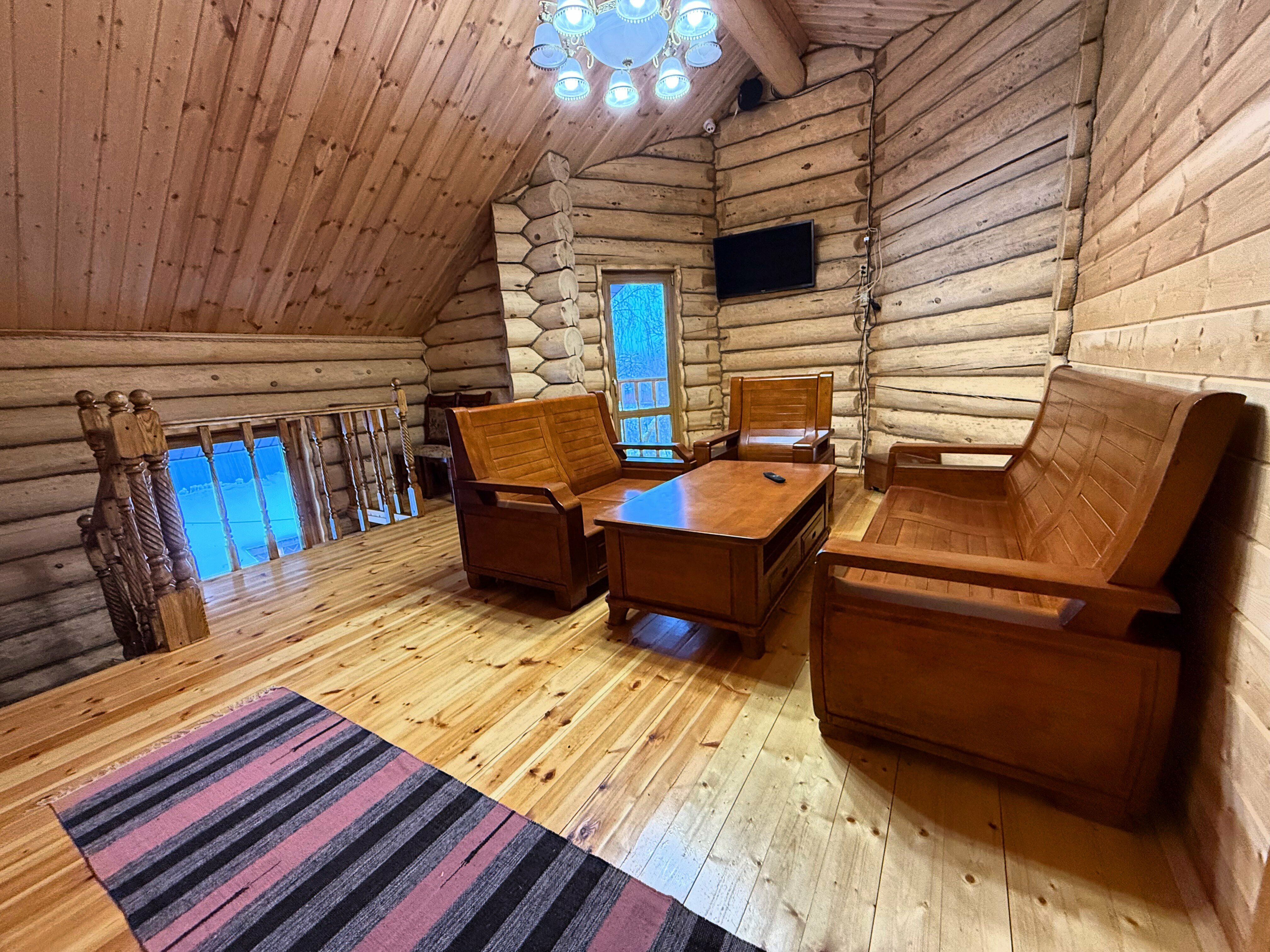 Коттедж с балконом