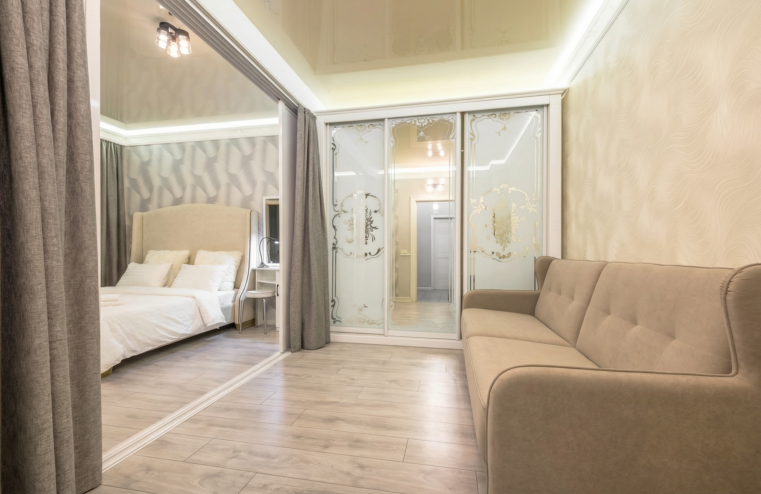 Эксклюзивные двухкомнатные апартаменты с ванной на балконе и видом на город!