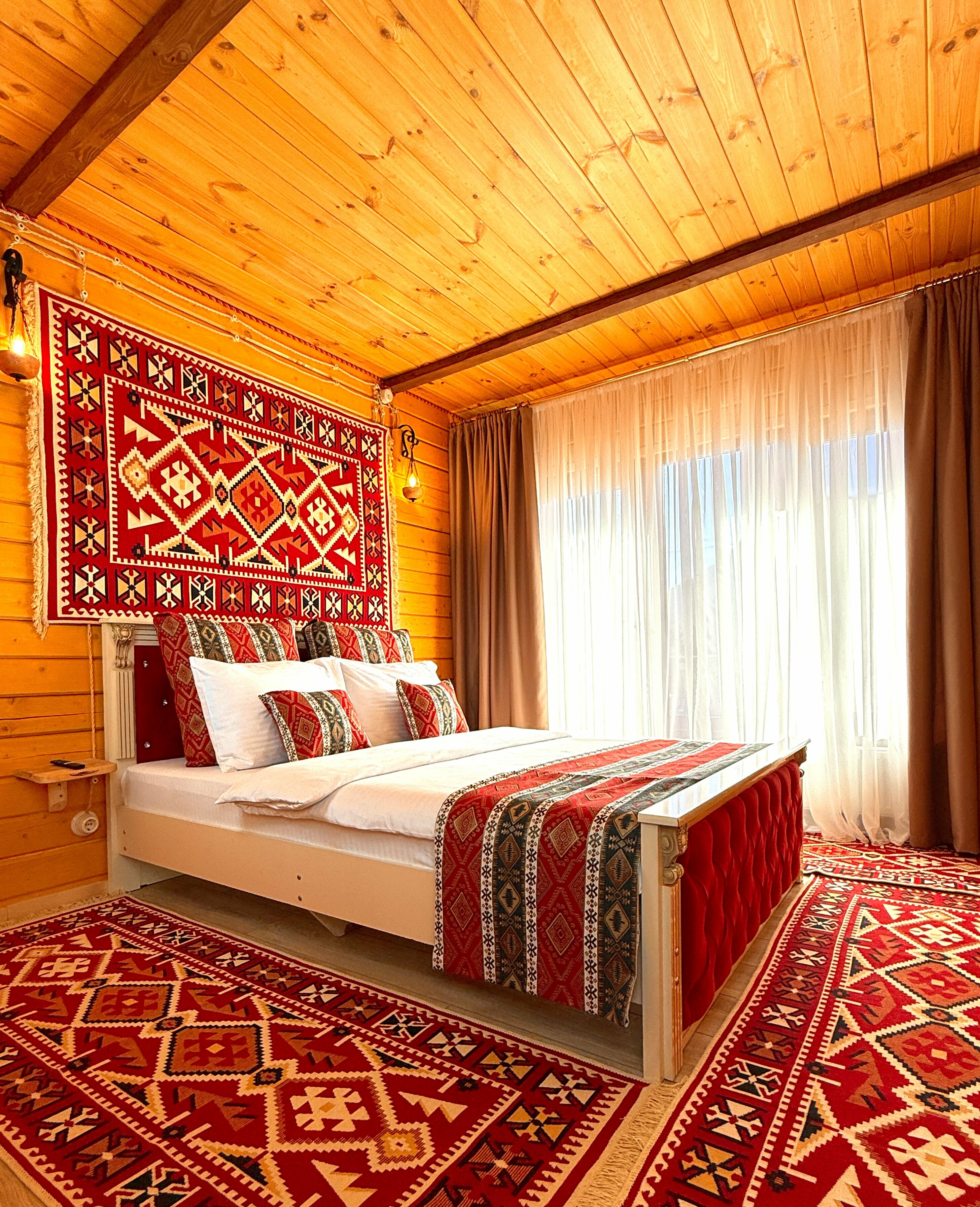 Двухместный стандарт с общей террасой и видом на горы | 2 этаж