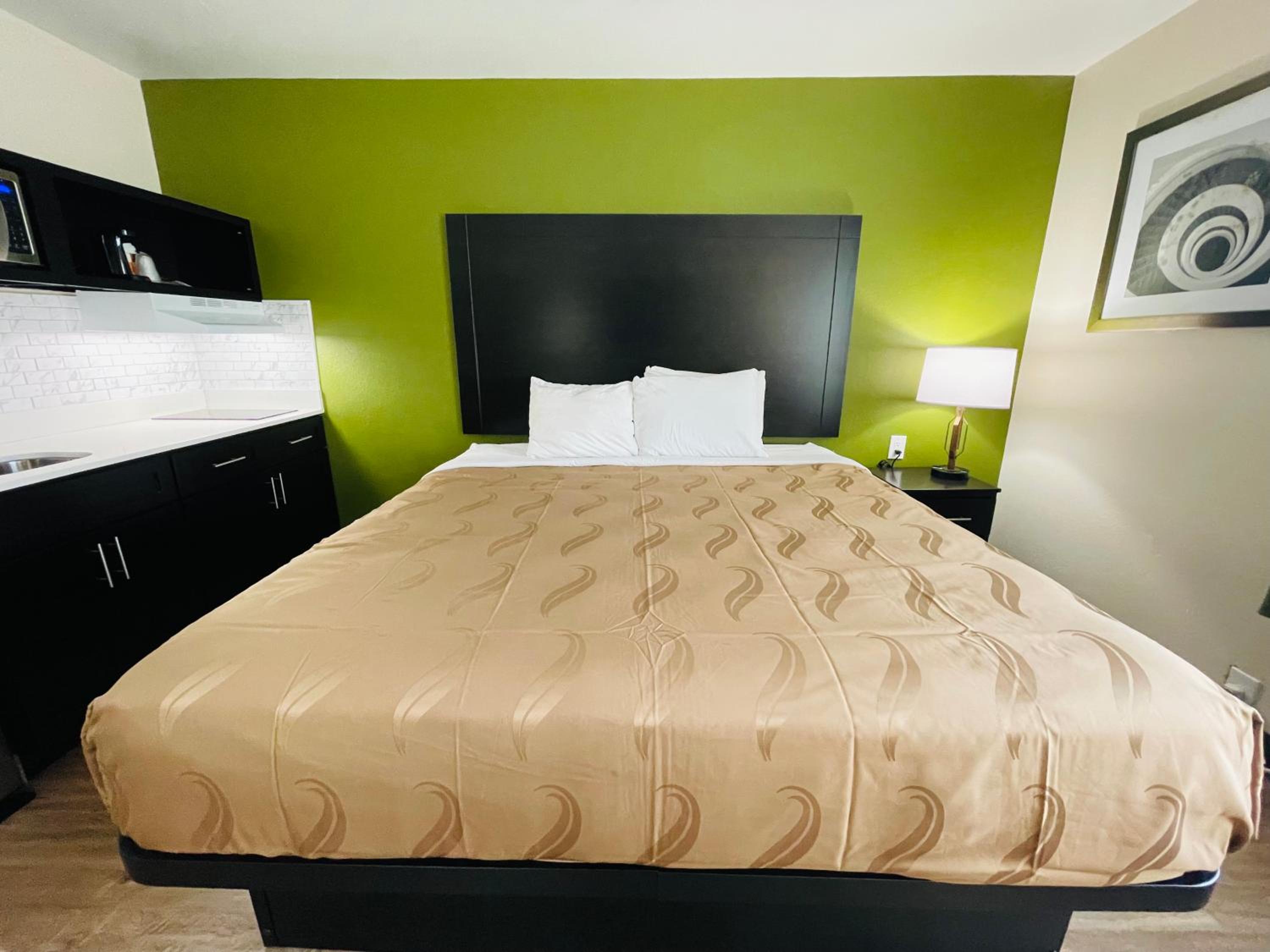 Efficiency King Room - Non Smoking