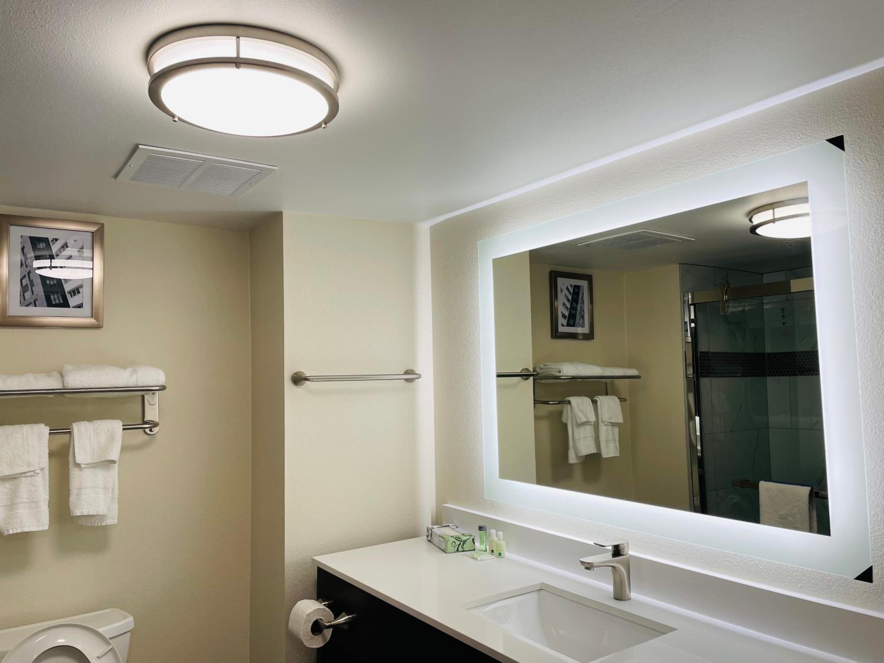 Efficiency Room with Two Double Beds - Non Smoking