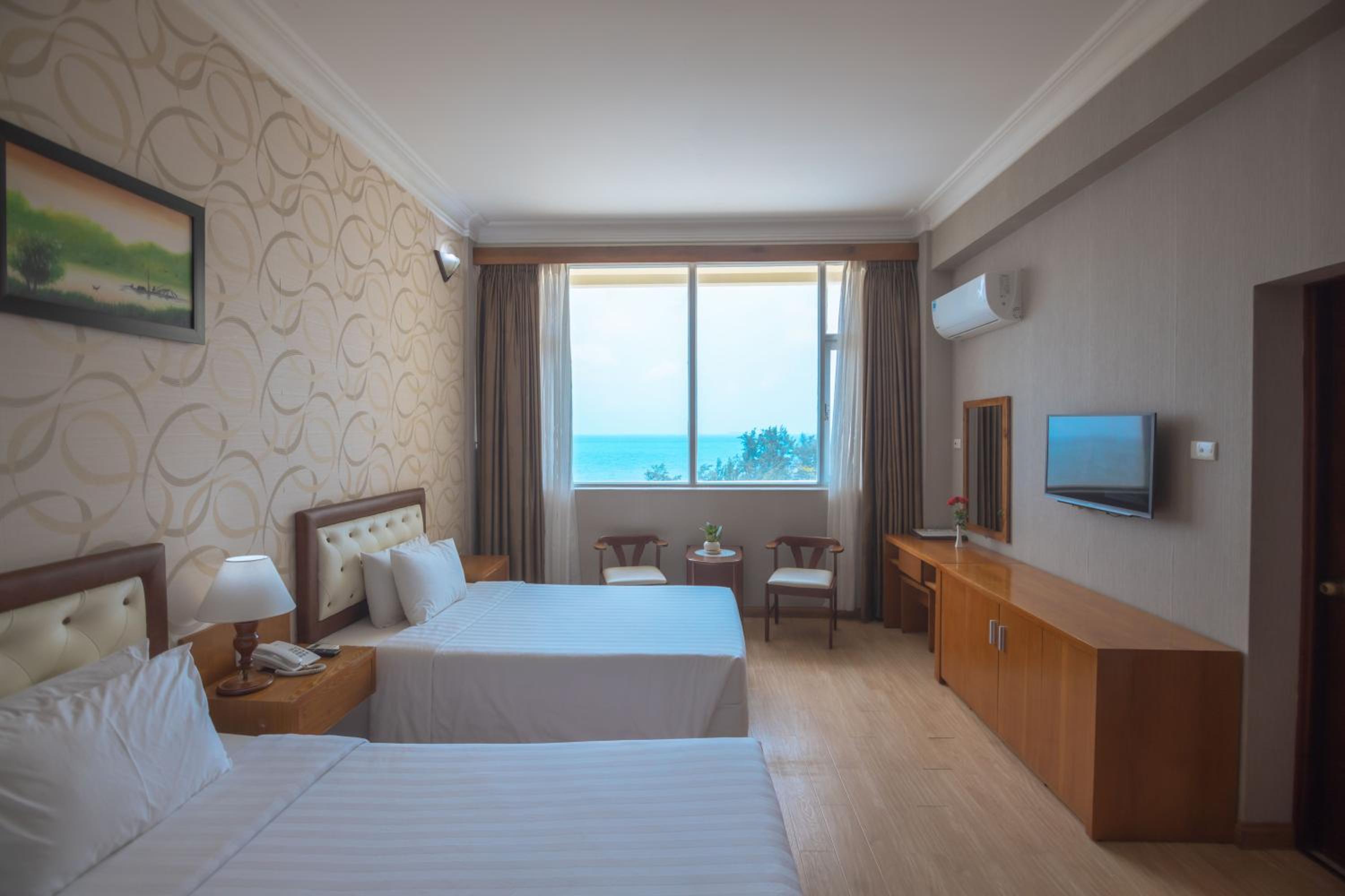 Triple Room with City View