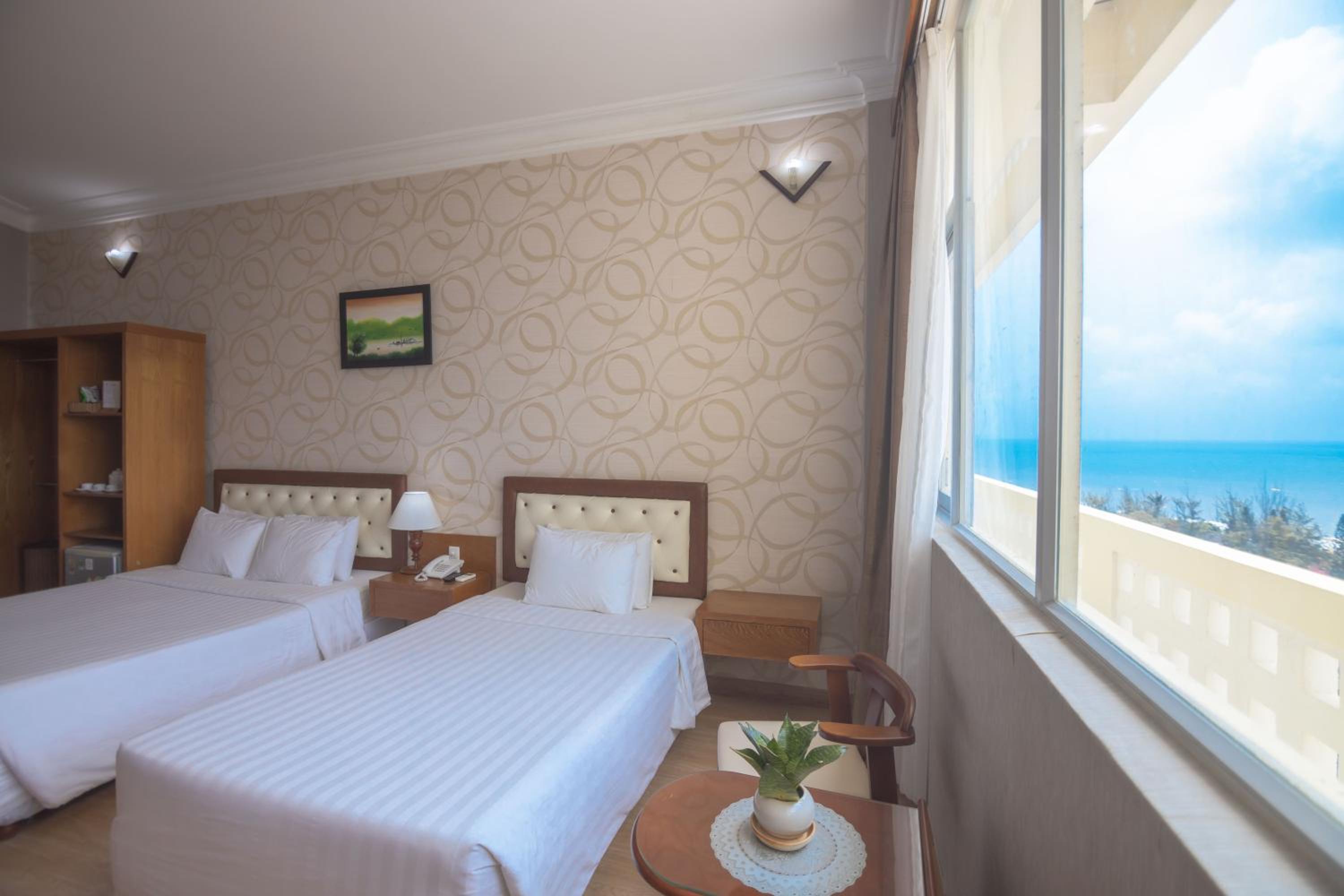Triple Room with City View