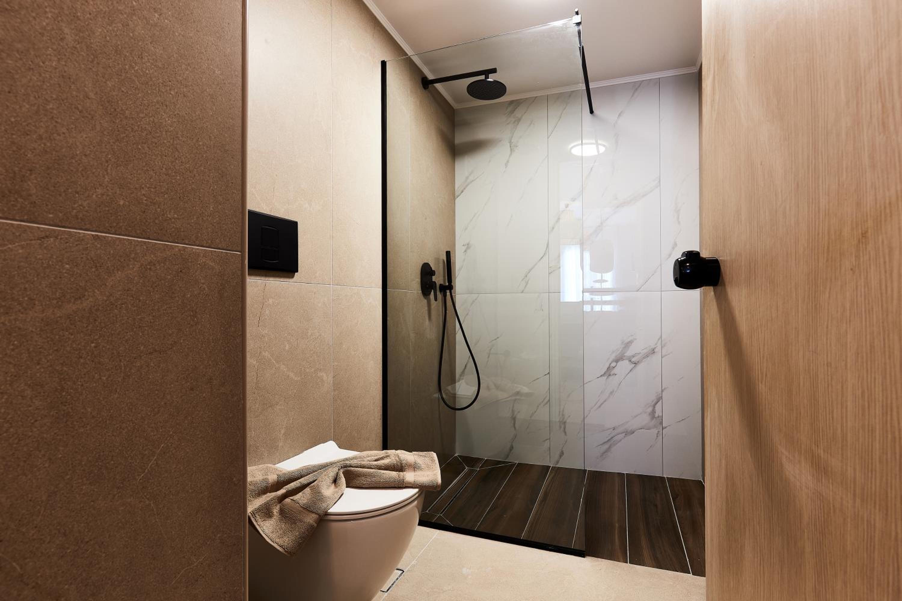 Deluxe Suite with Jacuzzi