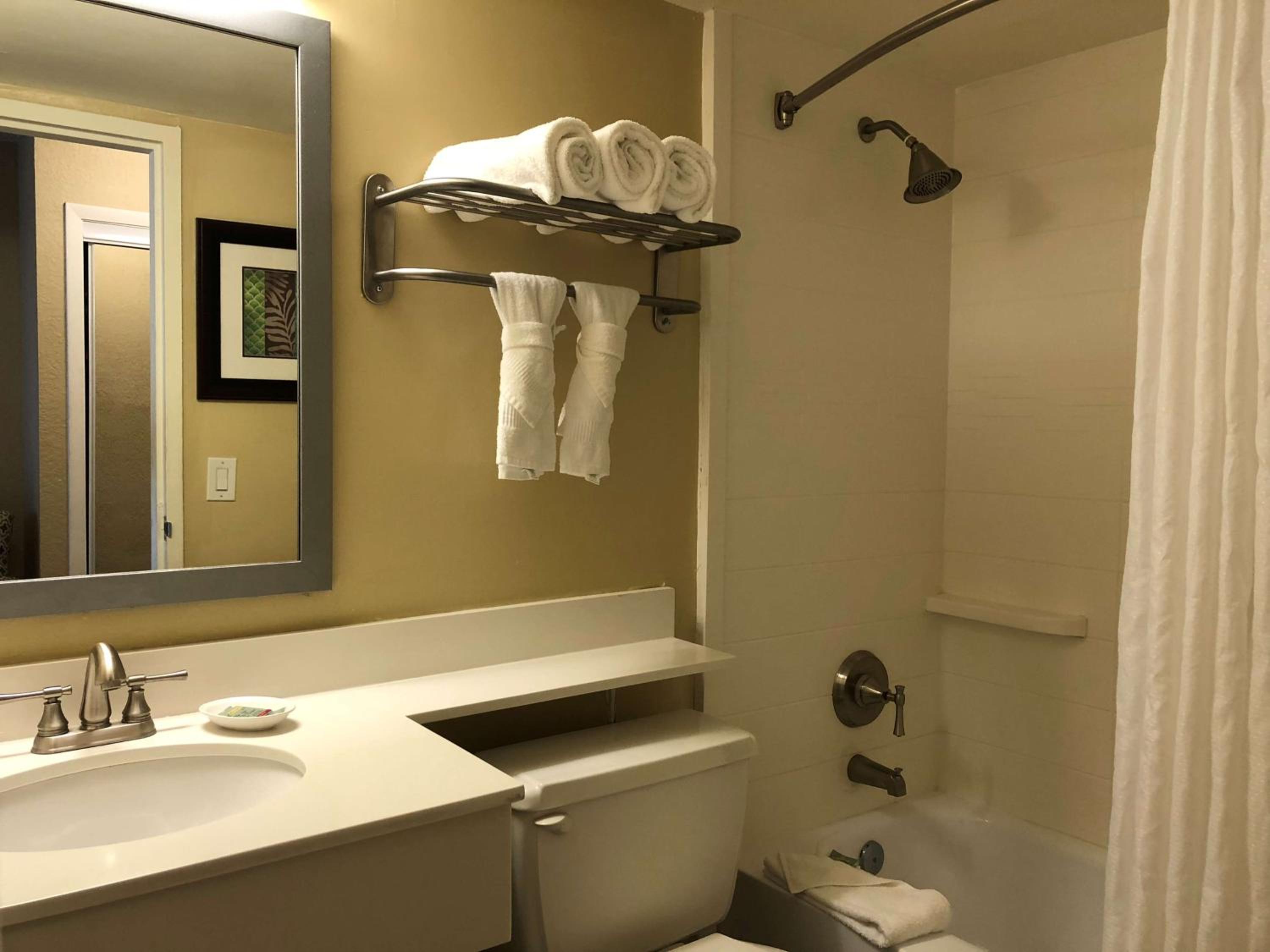 King Room with King Bed and Balcony - Bayfront/Non-Smoking