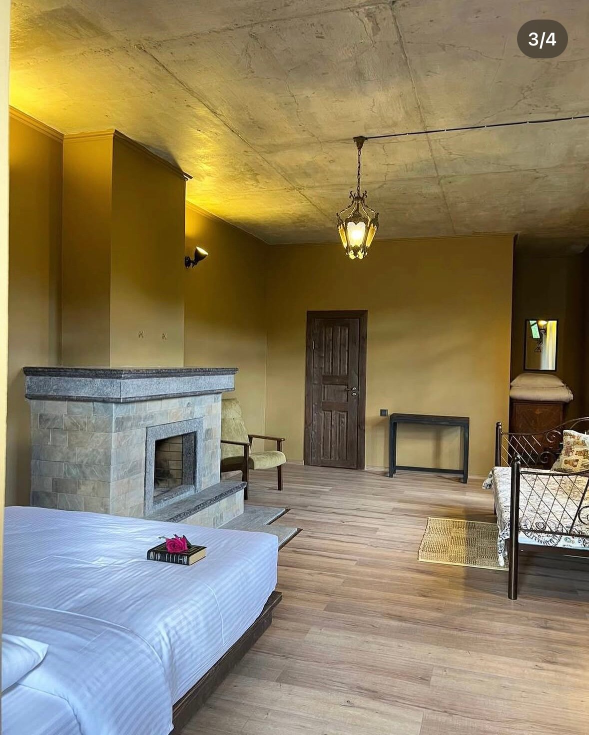 Трехместный номер с видом на горы