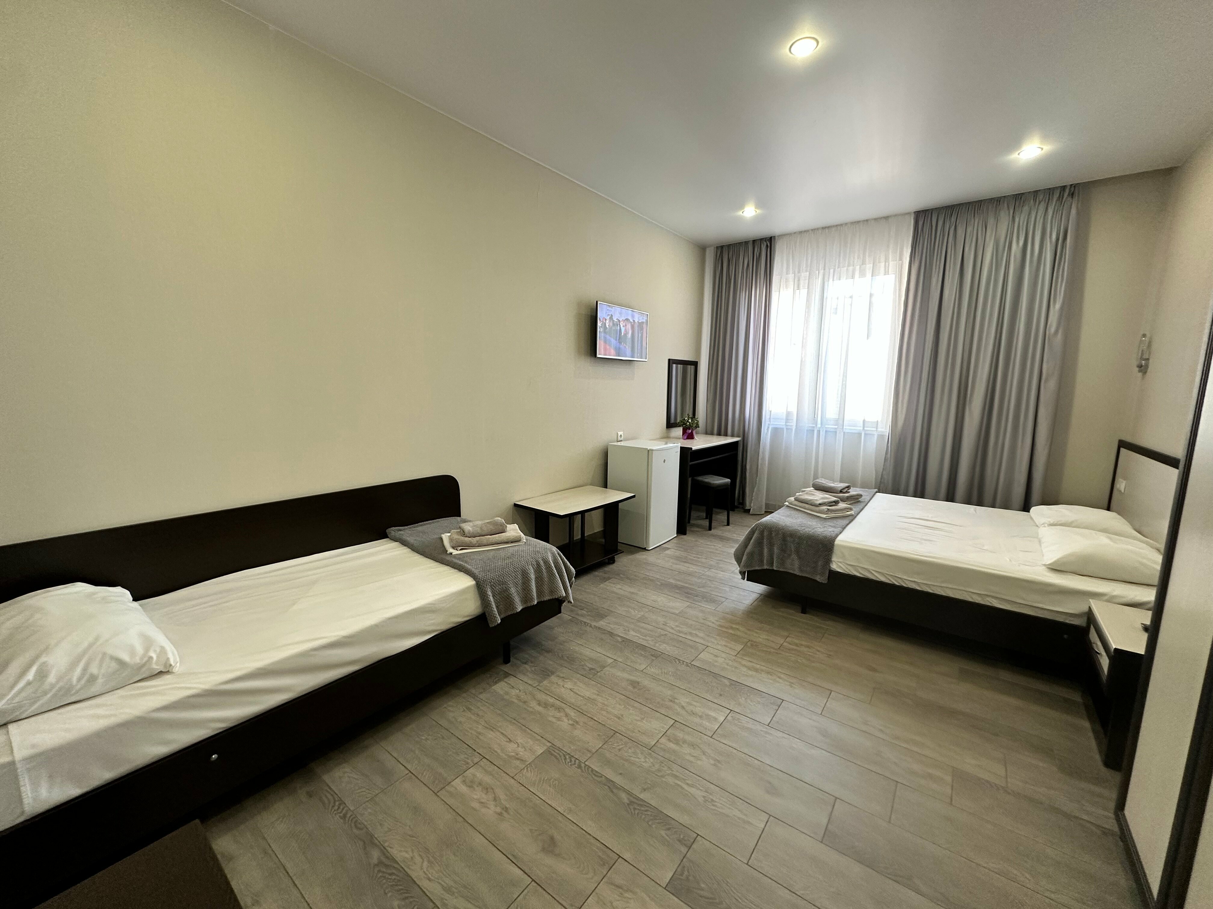 Трехместный номер с окном