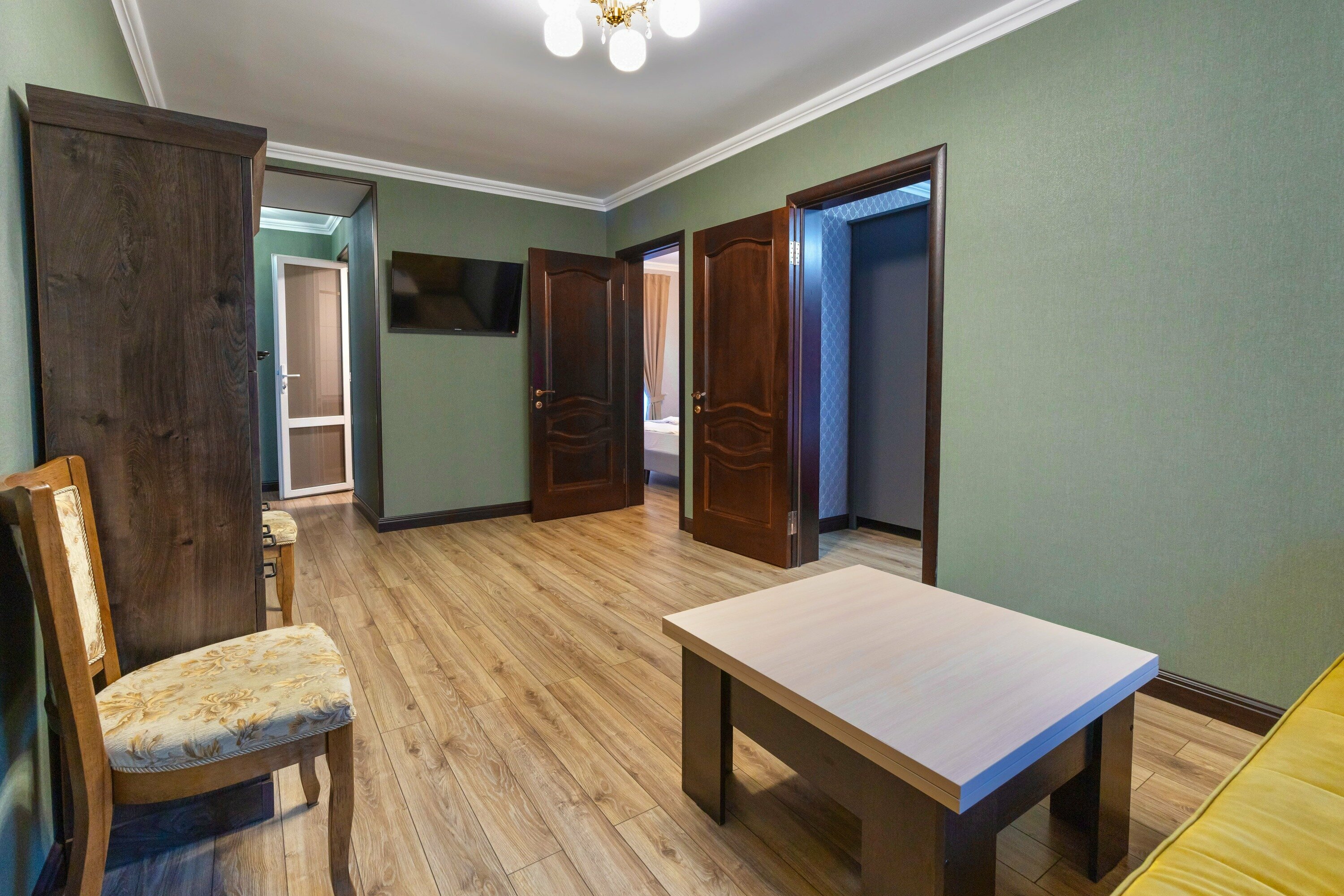 Четырехместный номер "Люкс" с балконом