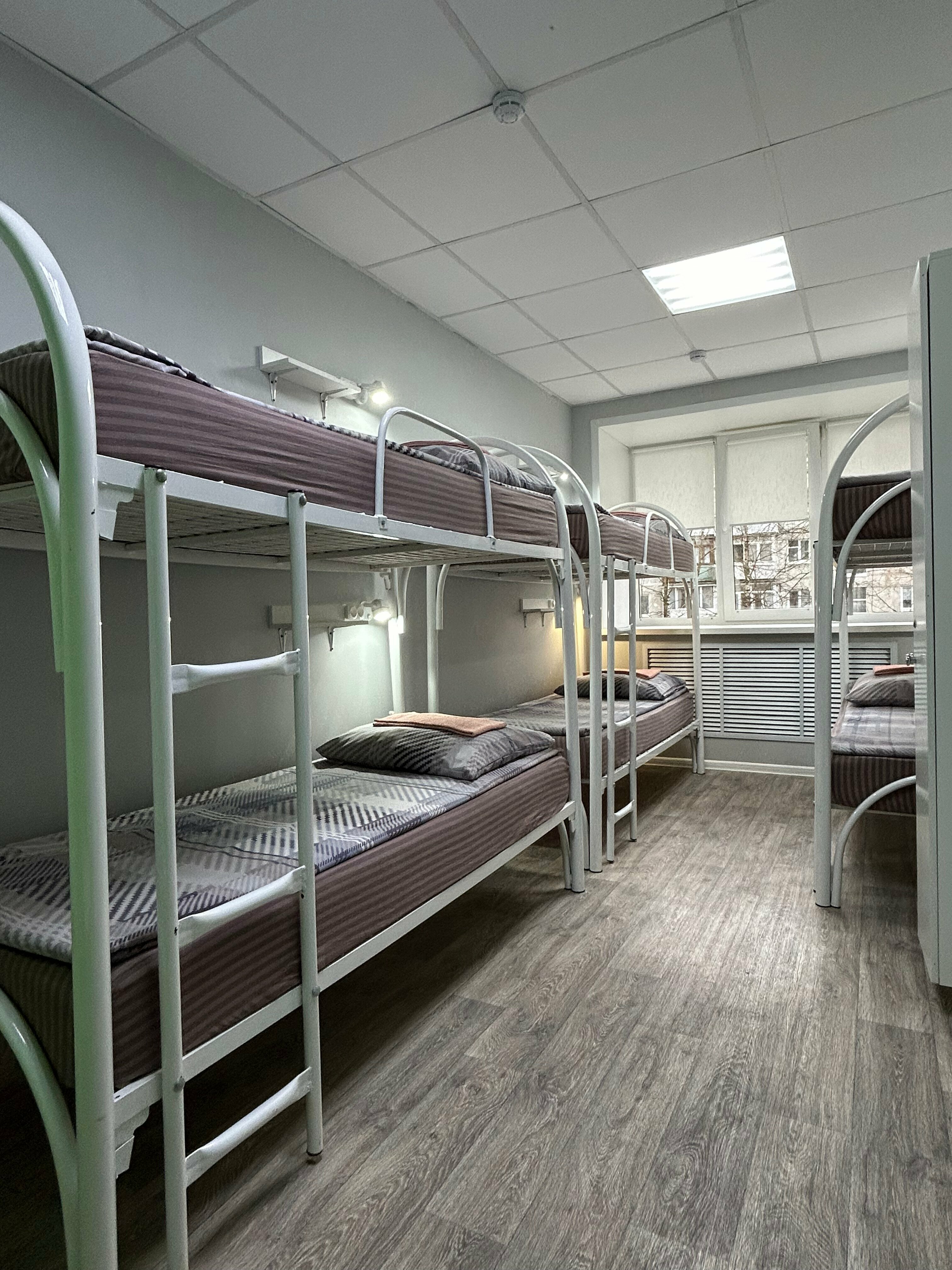 Общий номер для мужчин с 6 кроватями