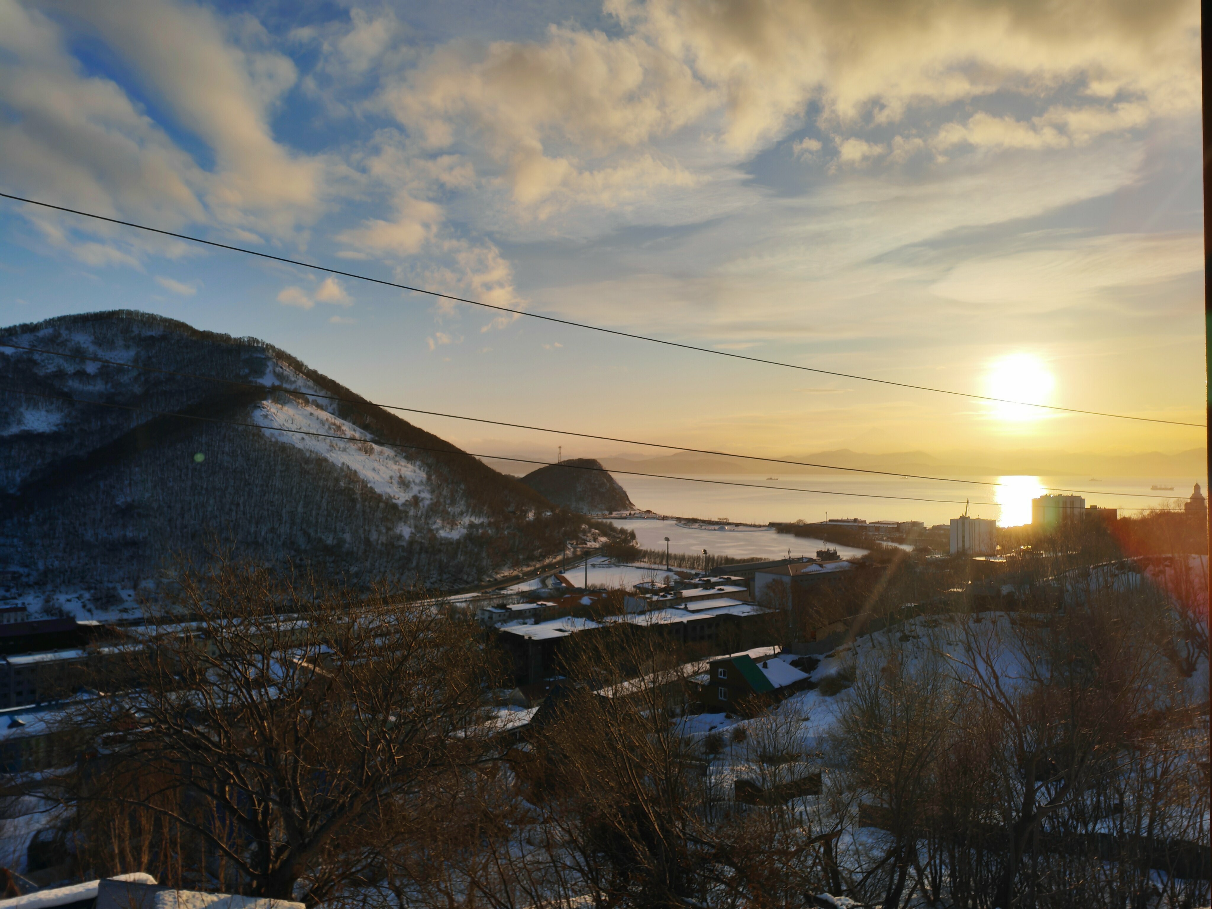 Улучшенный семейный номер с одной двухспальной кроватью и 2 односпальными