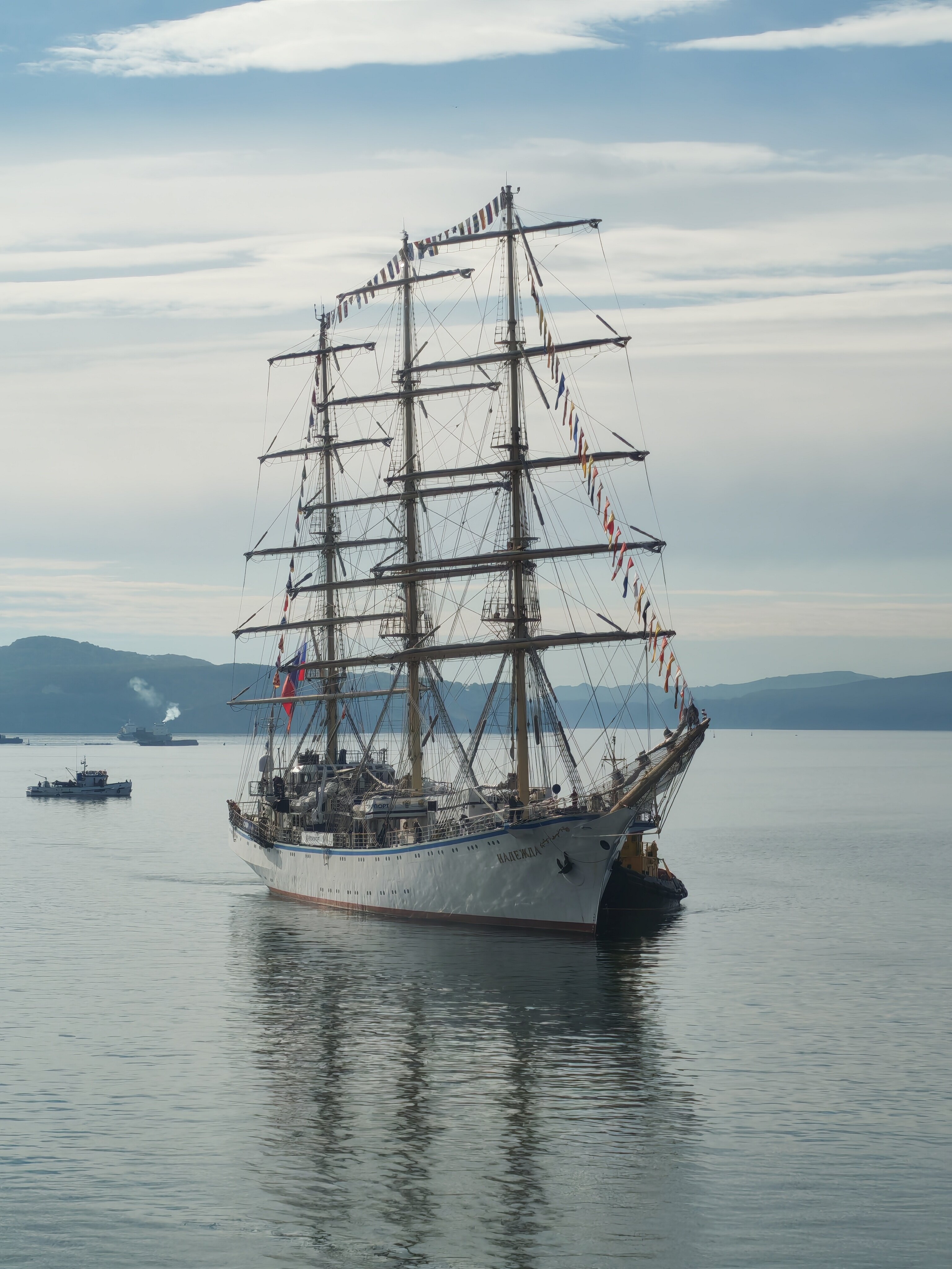 Улучшенный семейный номер с одной двухспальной кроватью и 2 односпальными