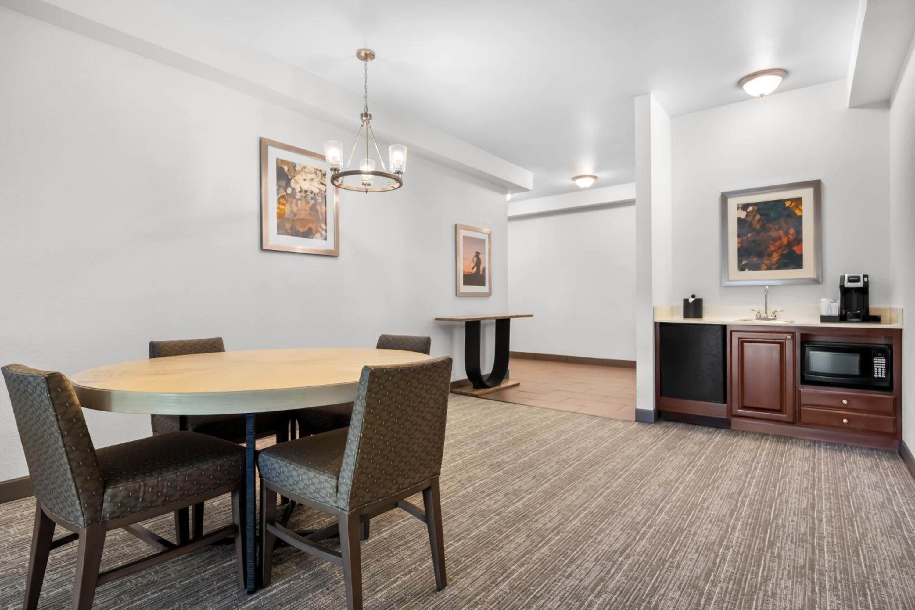 One-Bedroom Queen Suite - Hearing Accessible