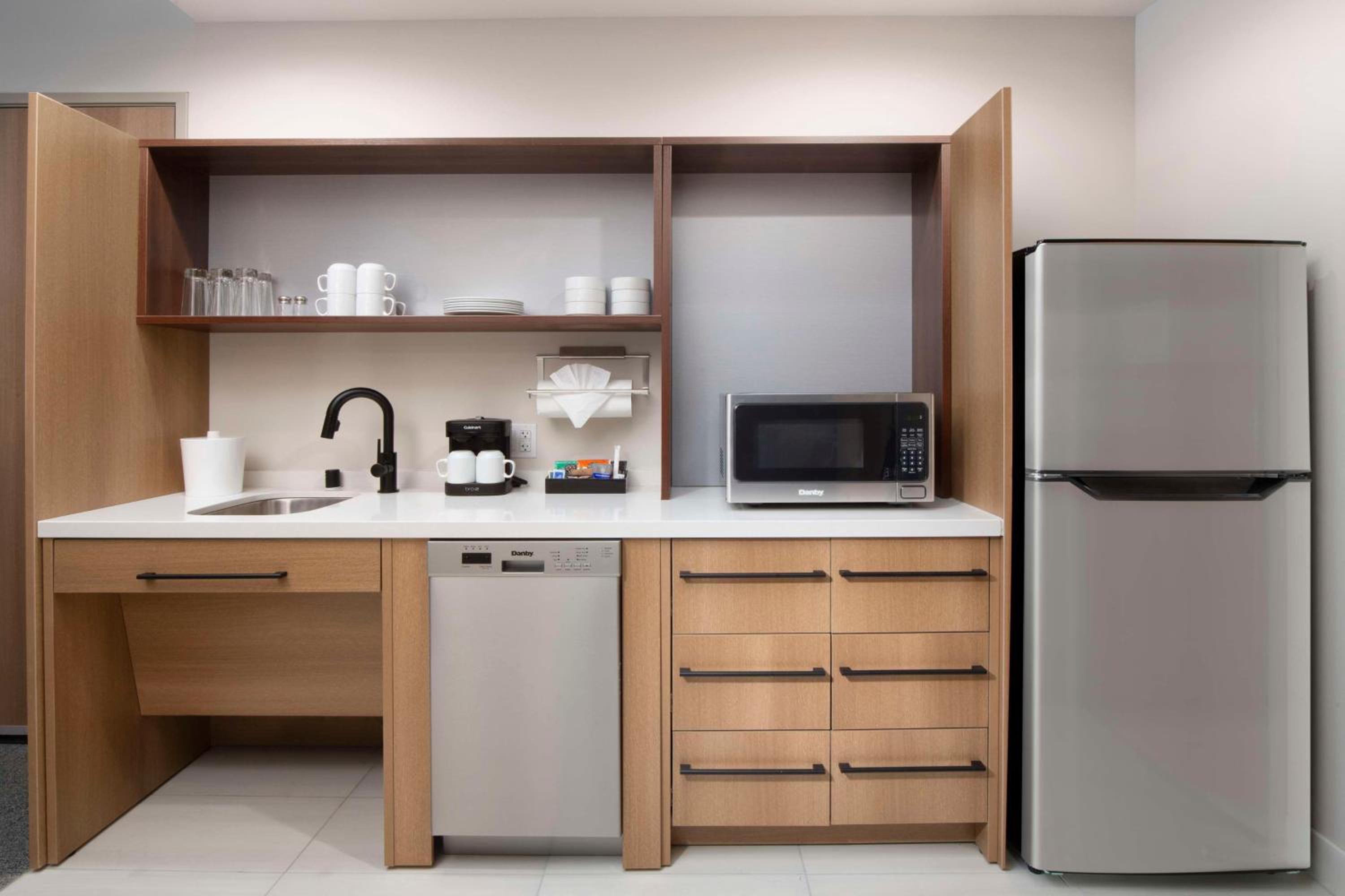 King Suite with Bath Tub - Hearing Accessible