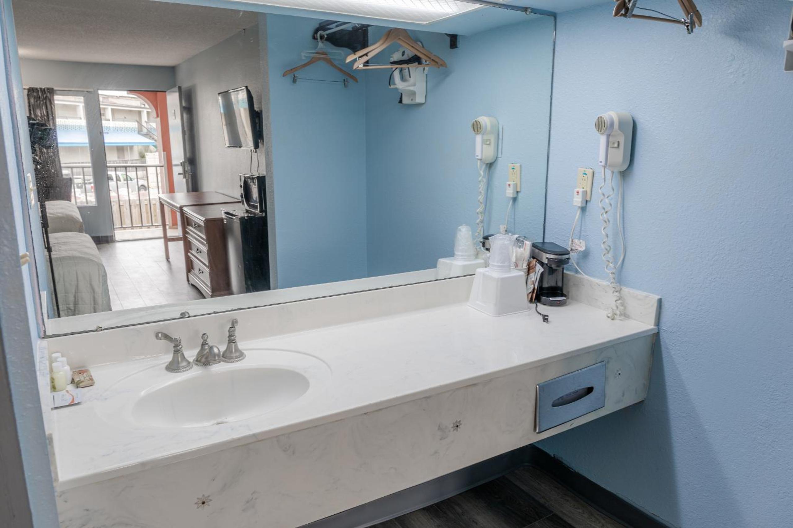 Double Room with Two Double Beds - Smoking