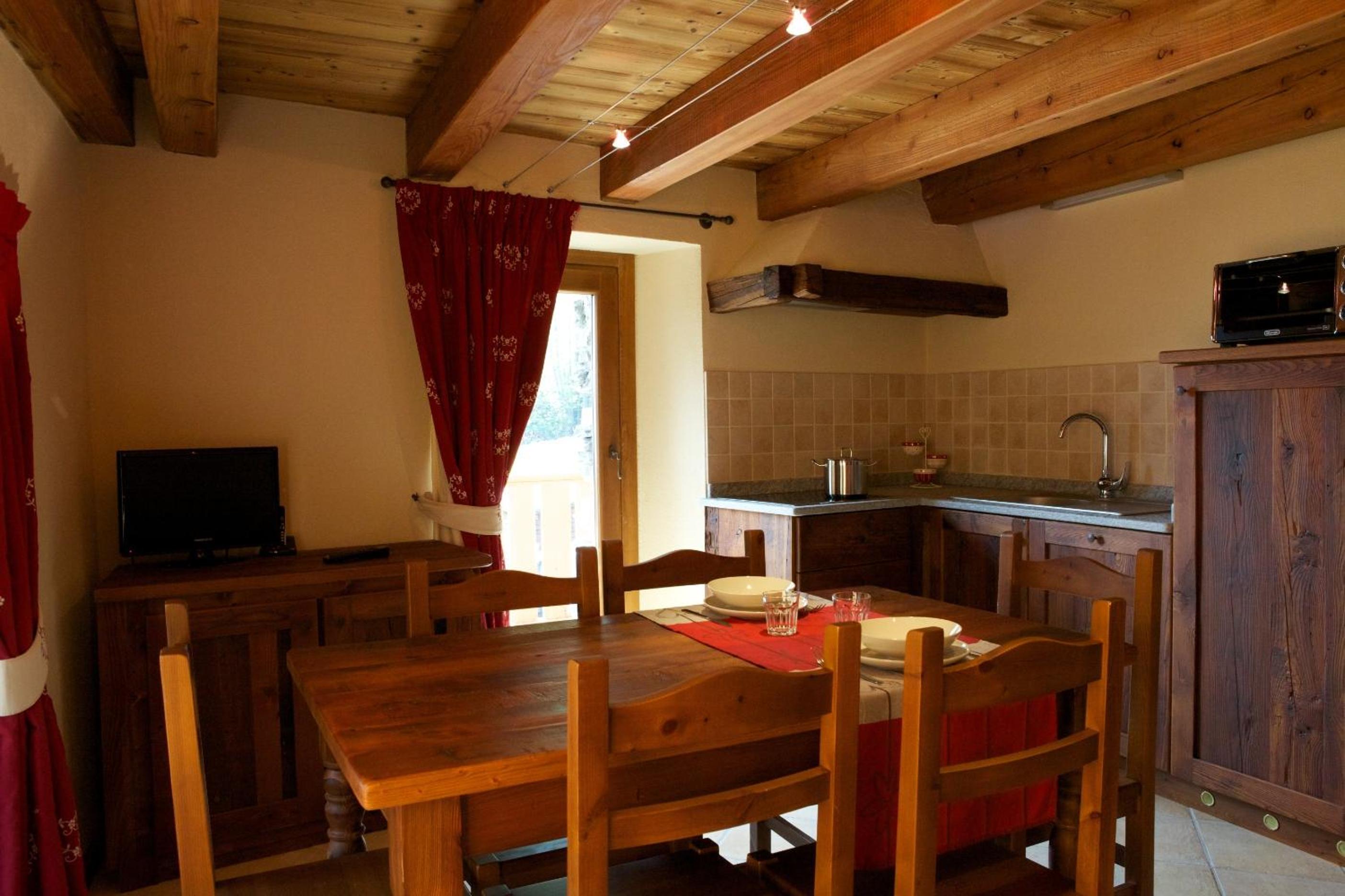 Two-Bedroom Apartment - Split Level