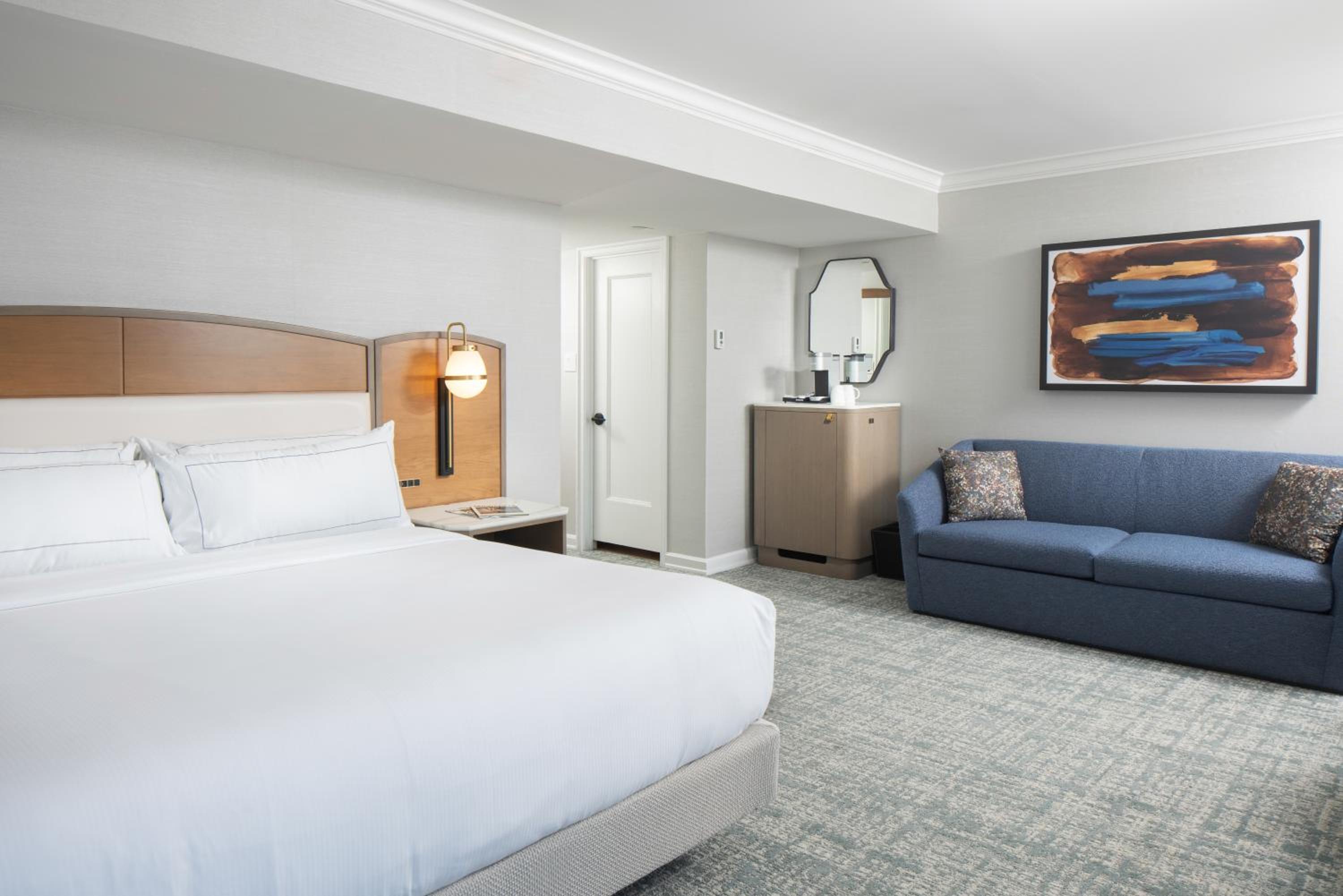 Superior King Room with Roll-In Shower - Mobility Access