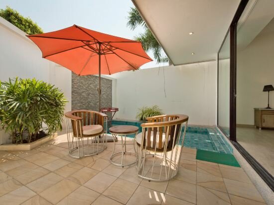 Deluxe Jacuzzi Villa