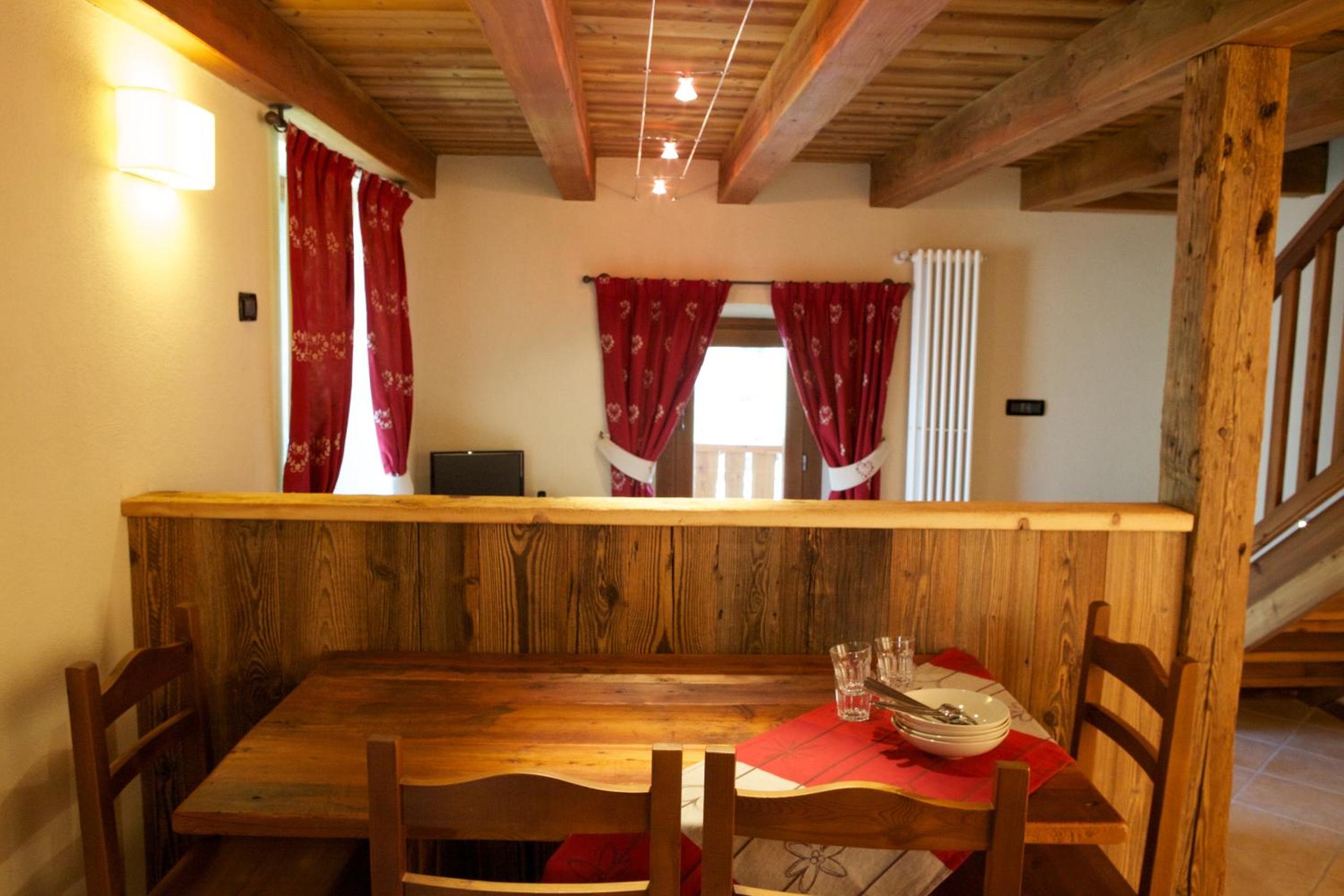 One-Bedroom Apartment - Split Level