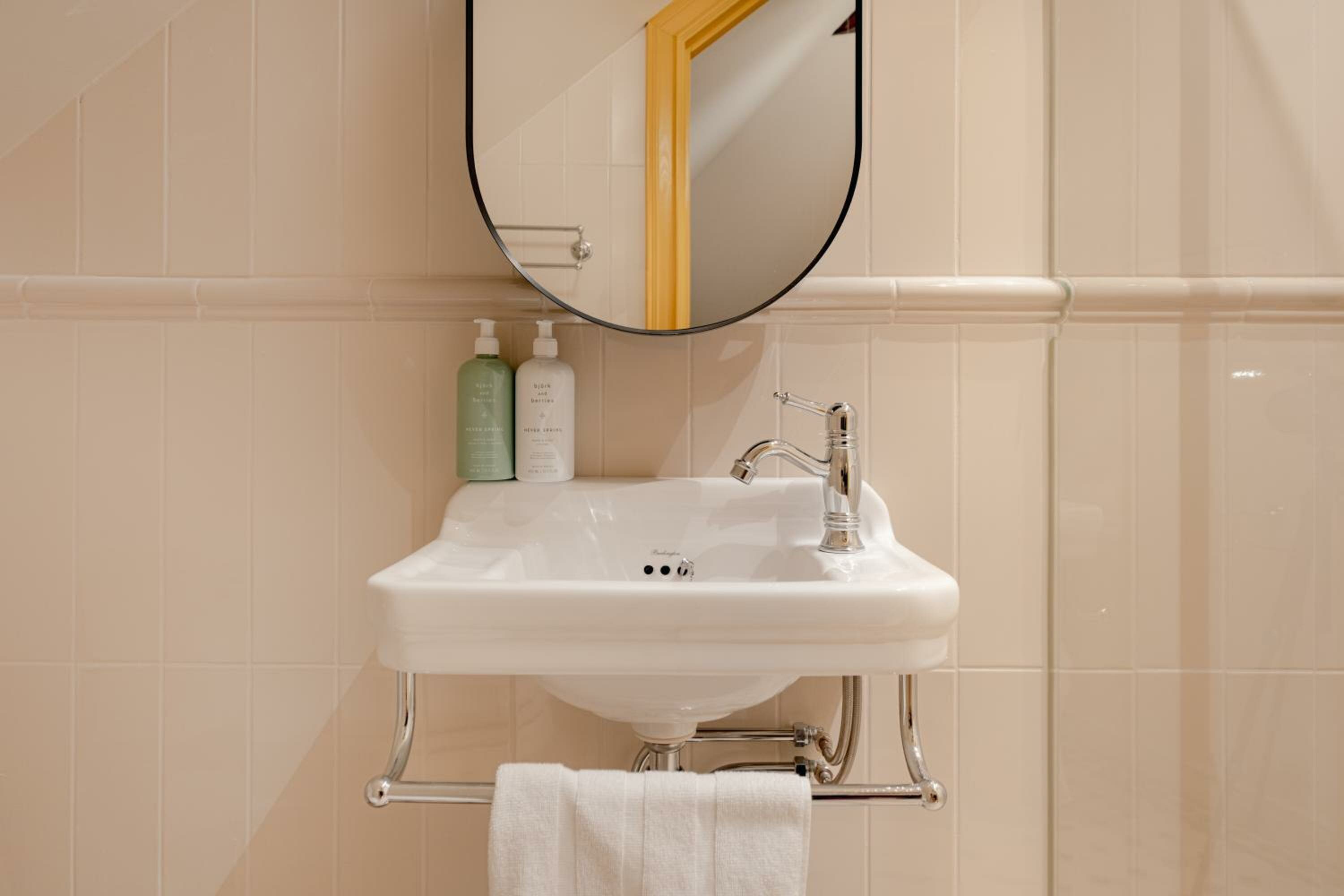 Single Room - No Windows