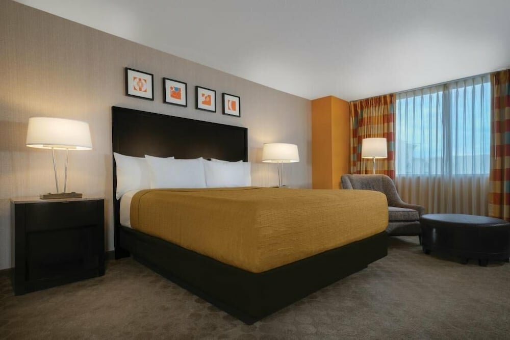 West Tower Deluxe King with Refrigerator