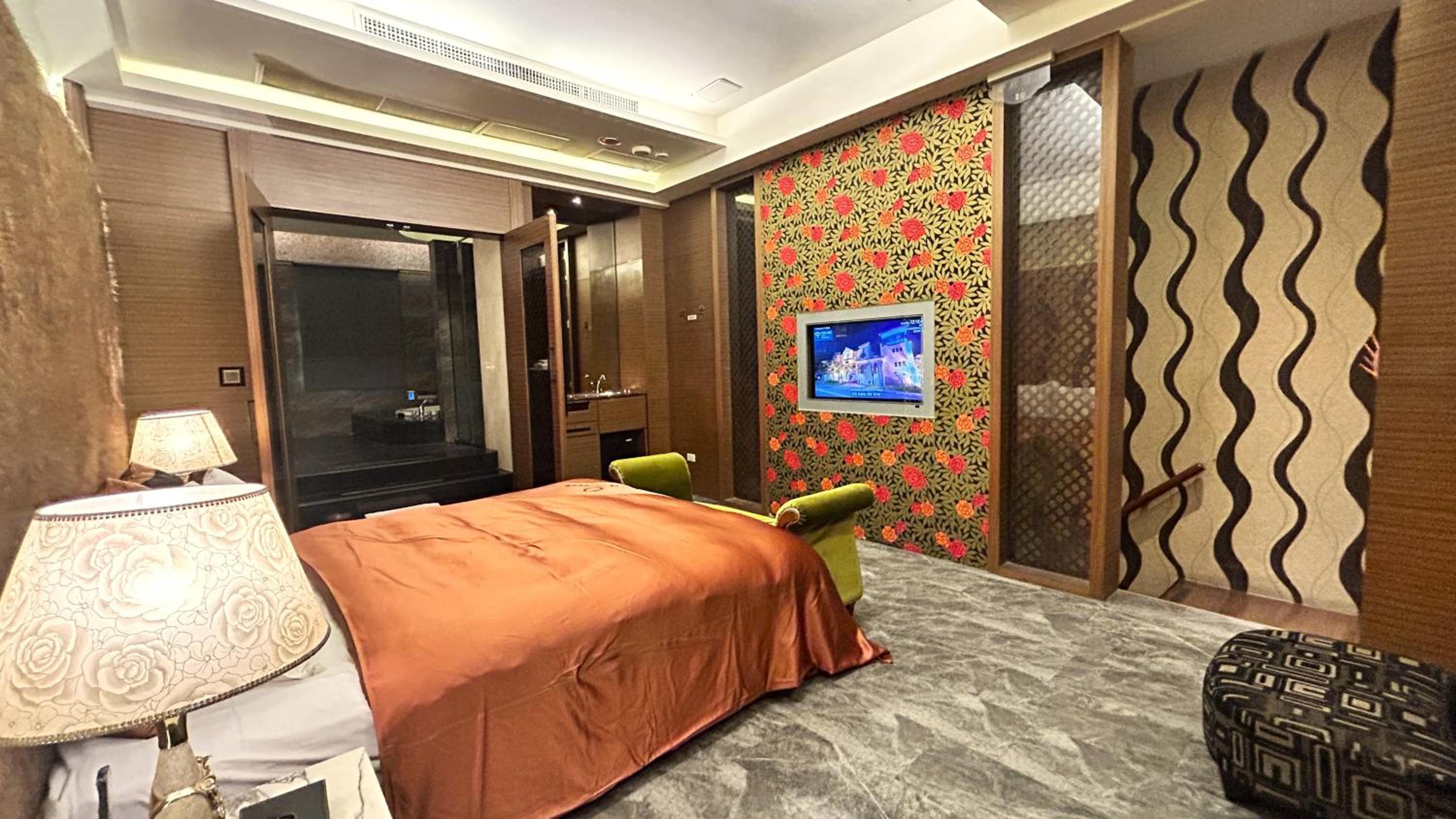 Standard King Room (Check-in after 16:00)