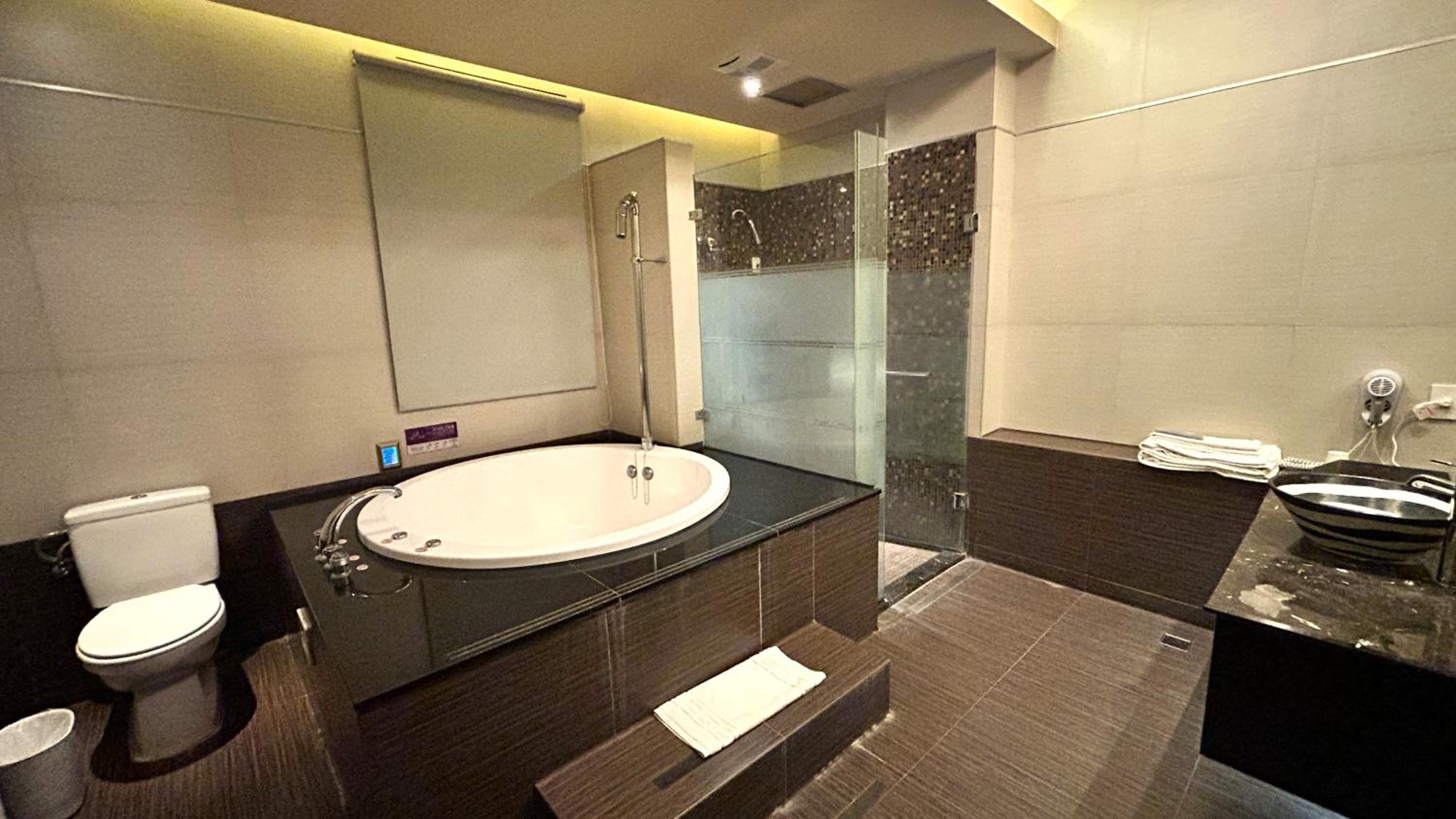 Standard King Room (Check-in after 16:00)