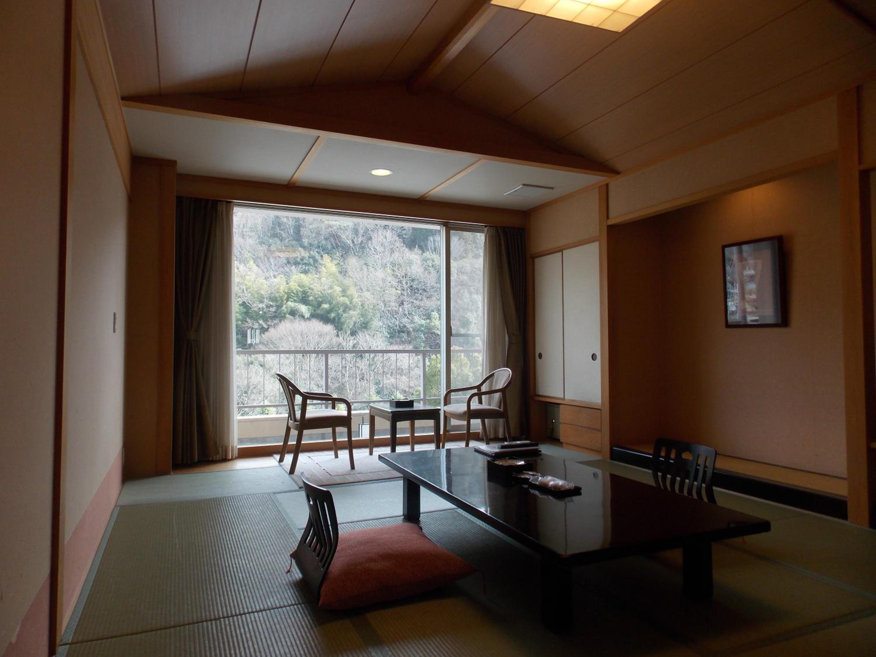 Japanese-Style Deluxe Family Room - Smoking