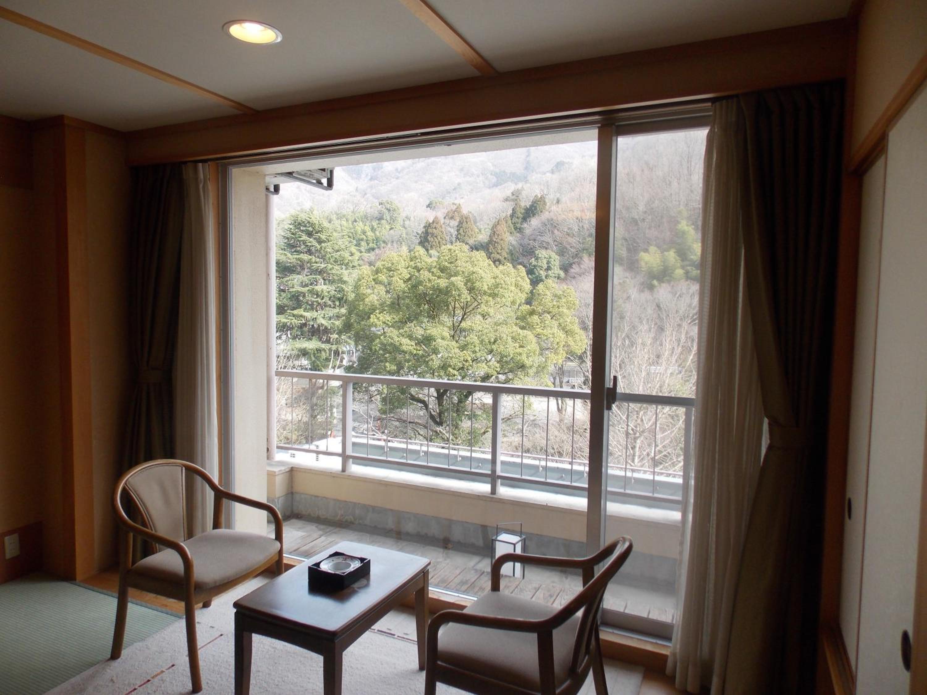 Japanese-Style Deluxe Family Room - Smoking