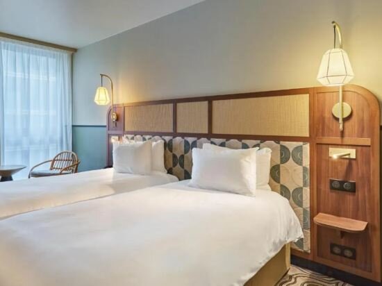 2 Single Beds Standard With Single Sofa Bed