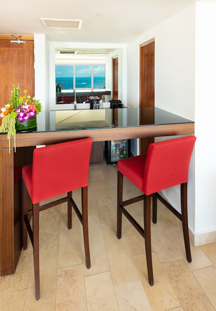 Club Suite, 2 Queen Beds, Ocean View