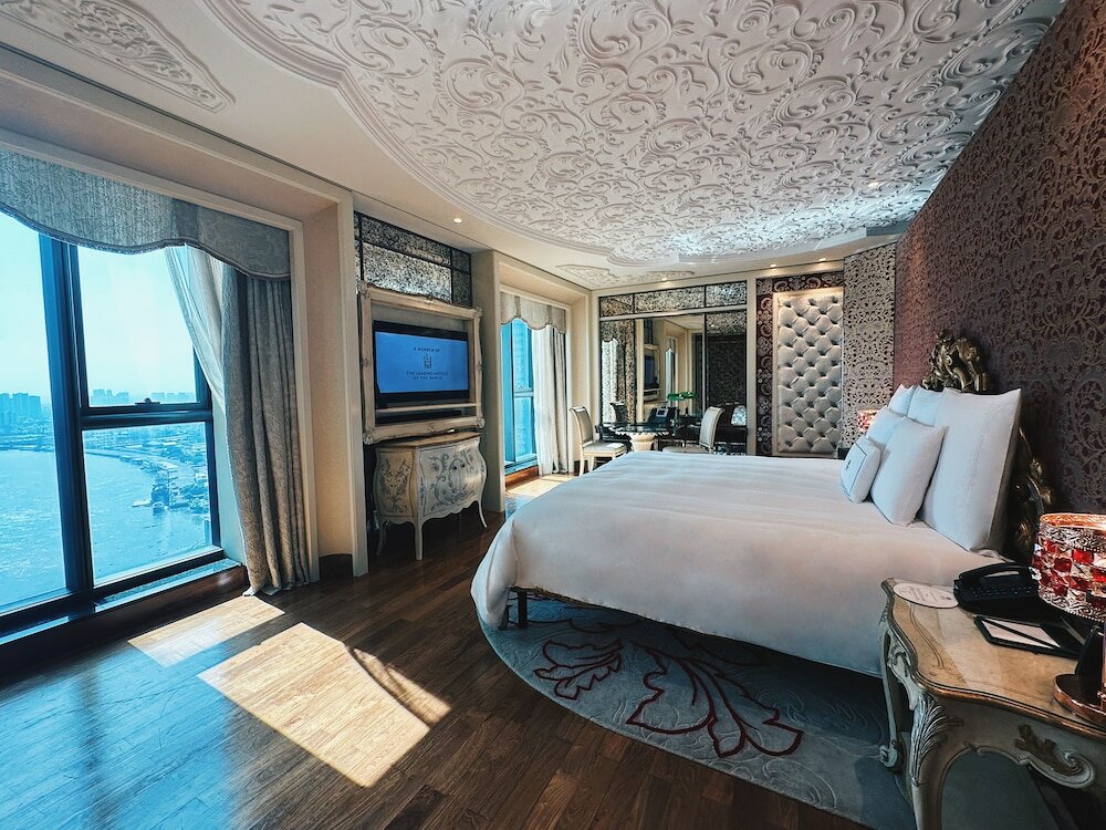 Romance Suite, Club Lounge Access, Free Minibar, City or River View