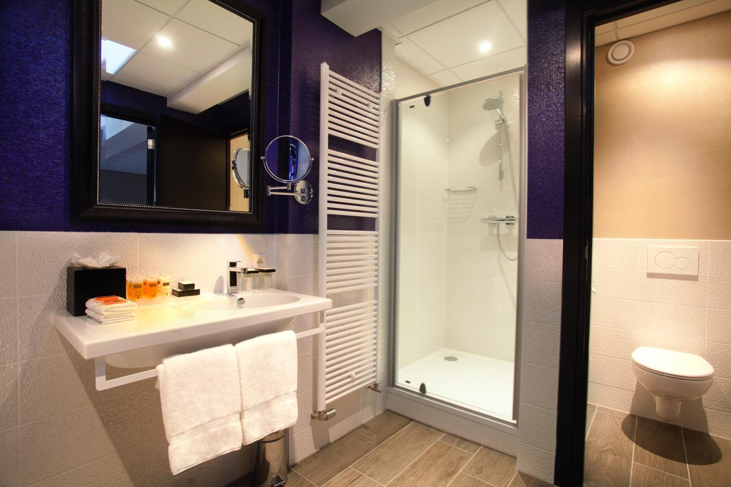 Luxury Family Room with Garden View