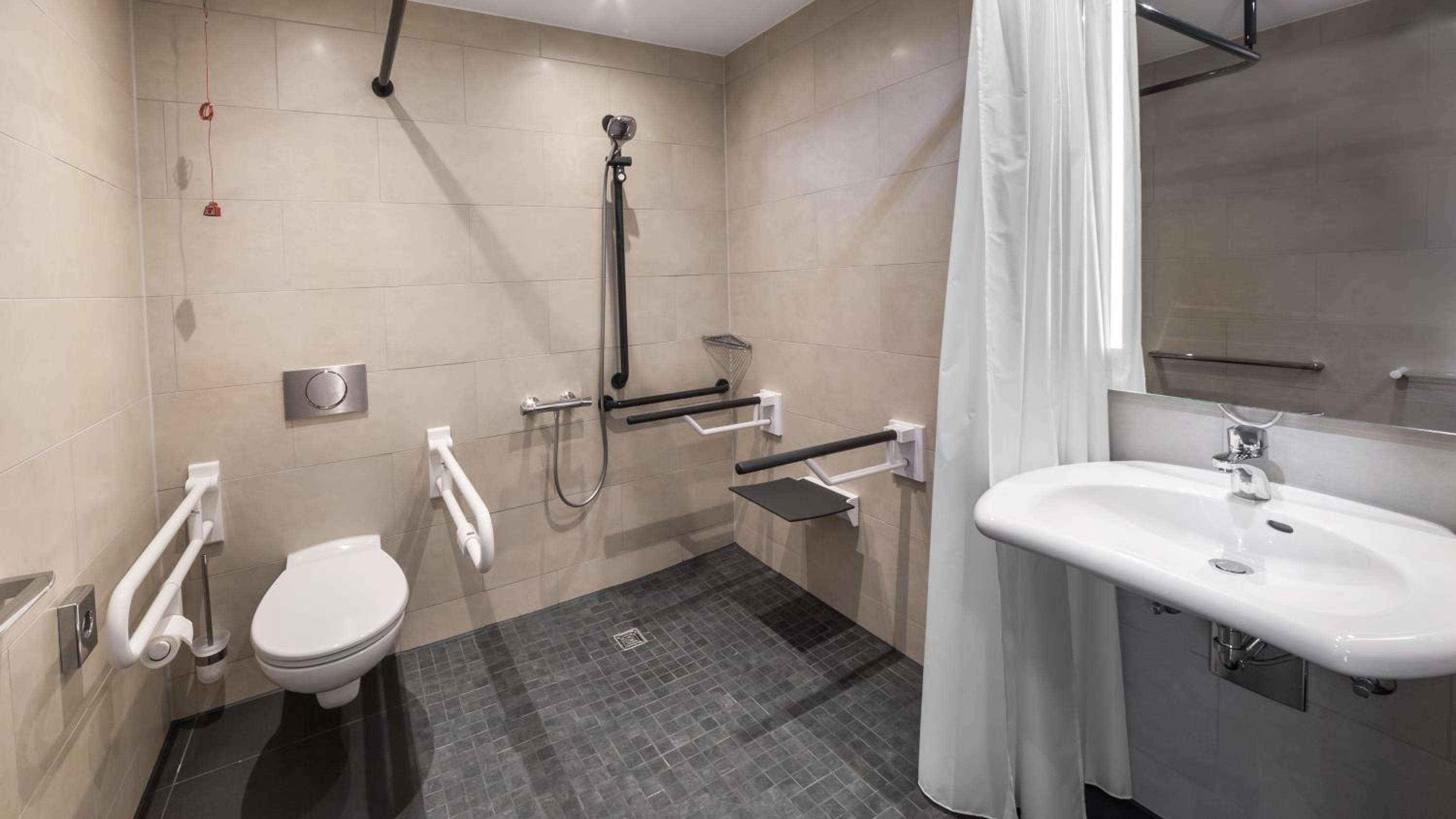 Standard Queen Room - Disability Access