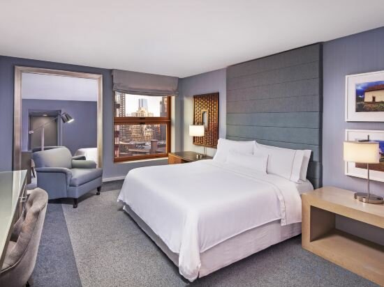 Grand Room, 1 King Bed, Accessible, Non Smoking (Mobility & Hearing w/ Tub)