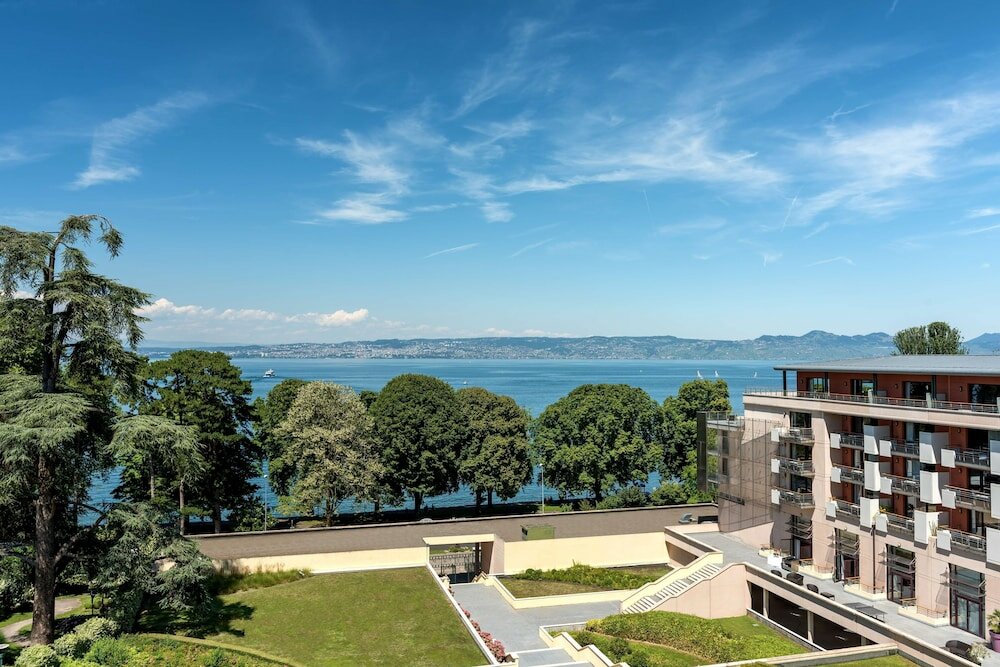 Deluxe Room, 1 King Bed, Lake View (Spa)